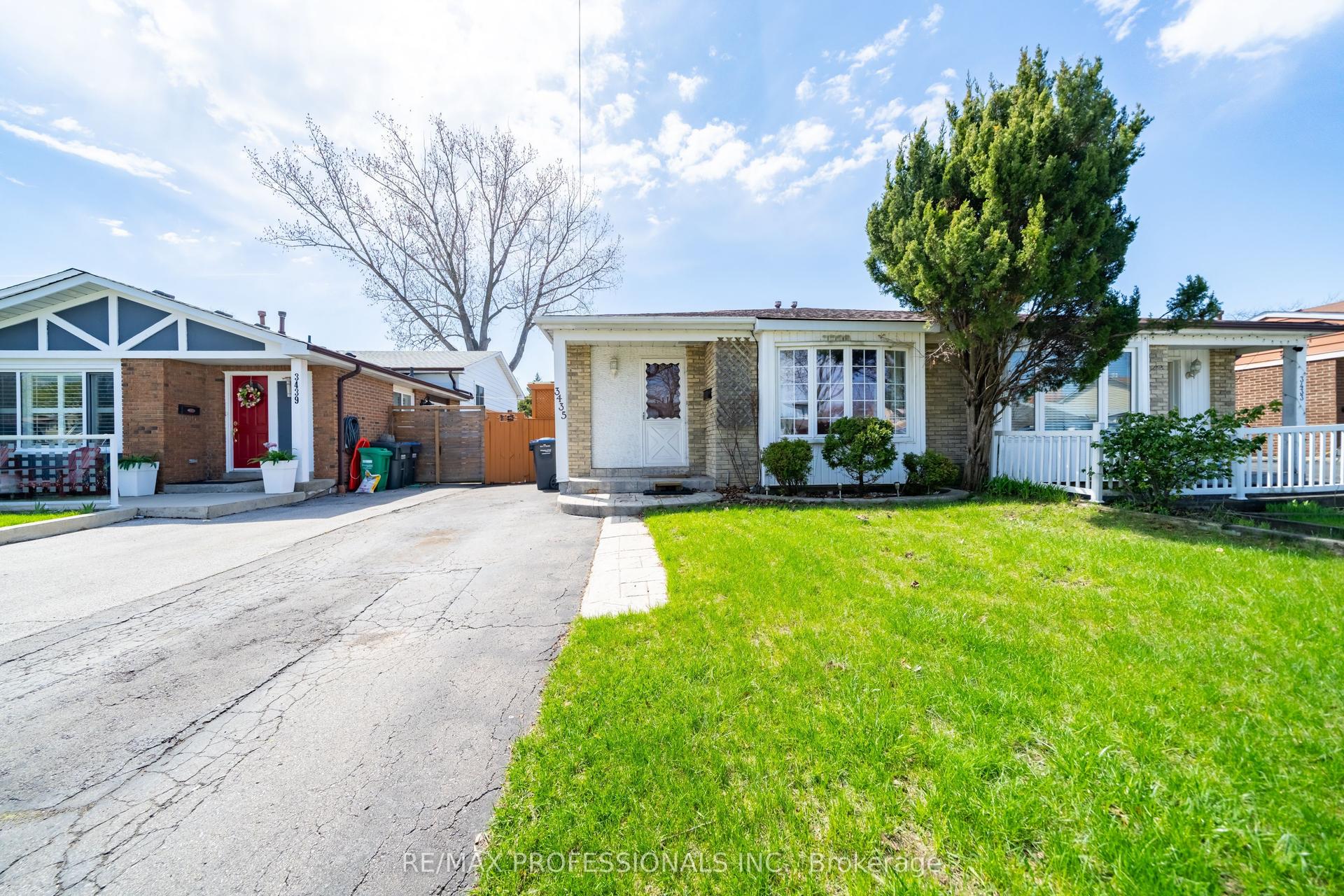 3435 Martins Pine Crescent — photo 1