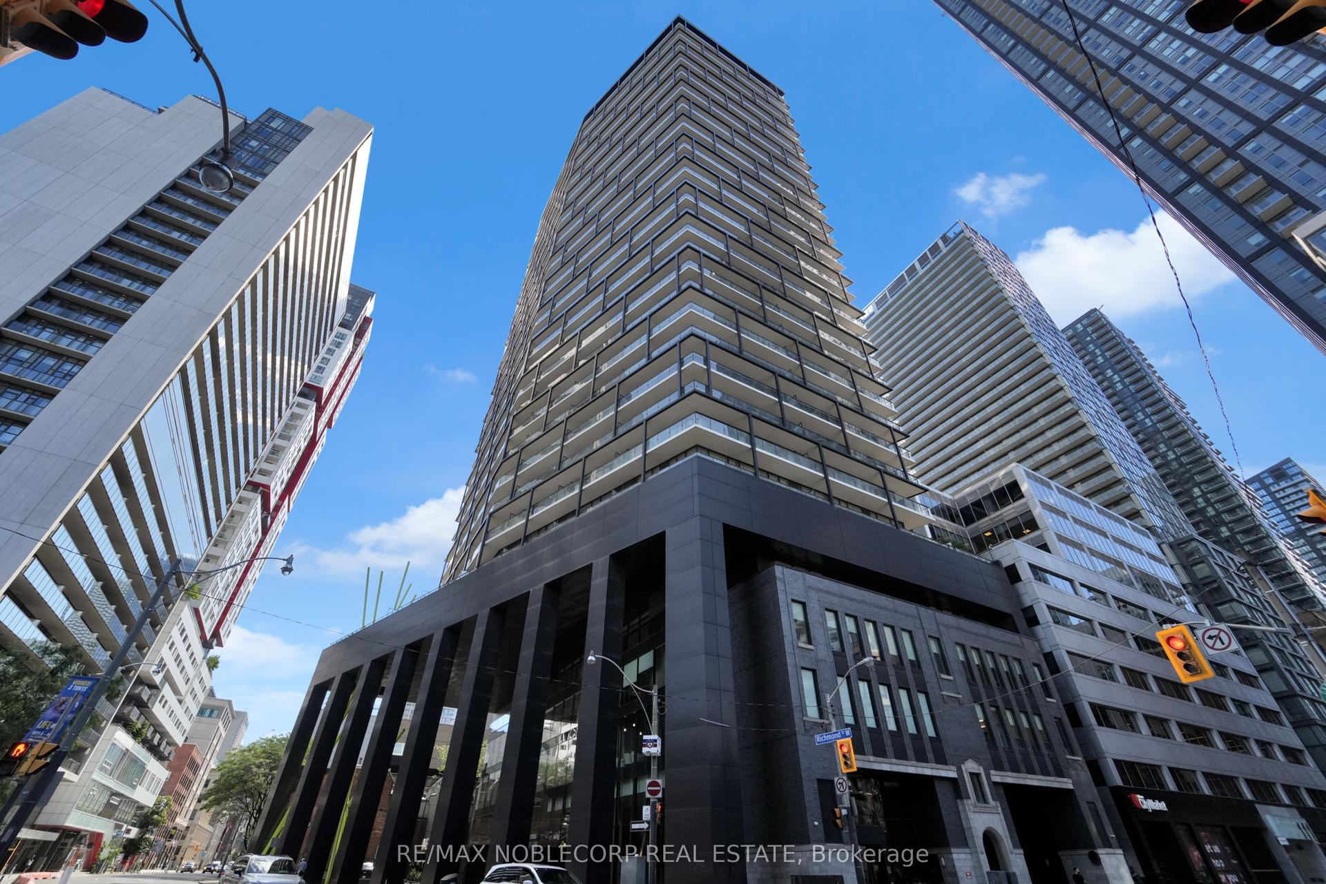 125 Peter Street 2111 #2111, Toronto — Condo for lease, photo 1