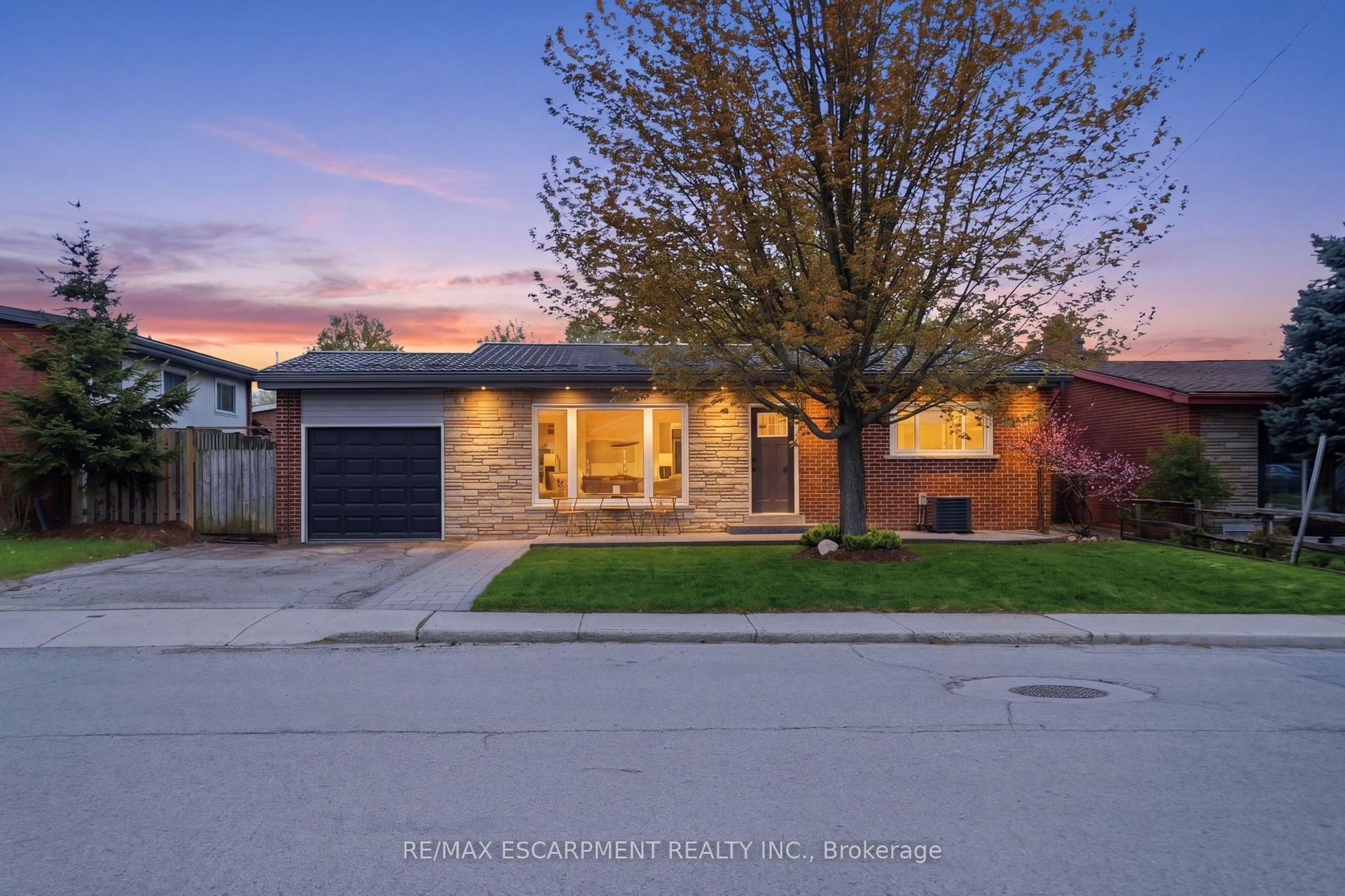 114 LUSCOMBE Street — photo 1