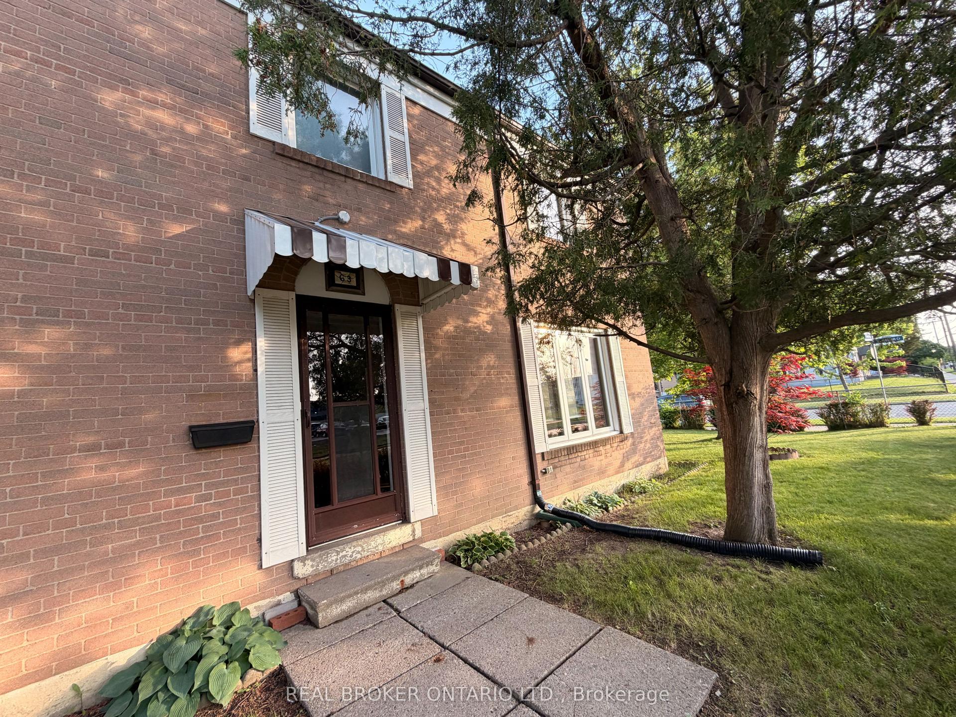 63 Venetian Crescent — photo 1