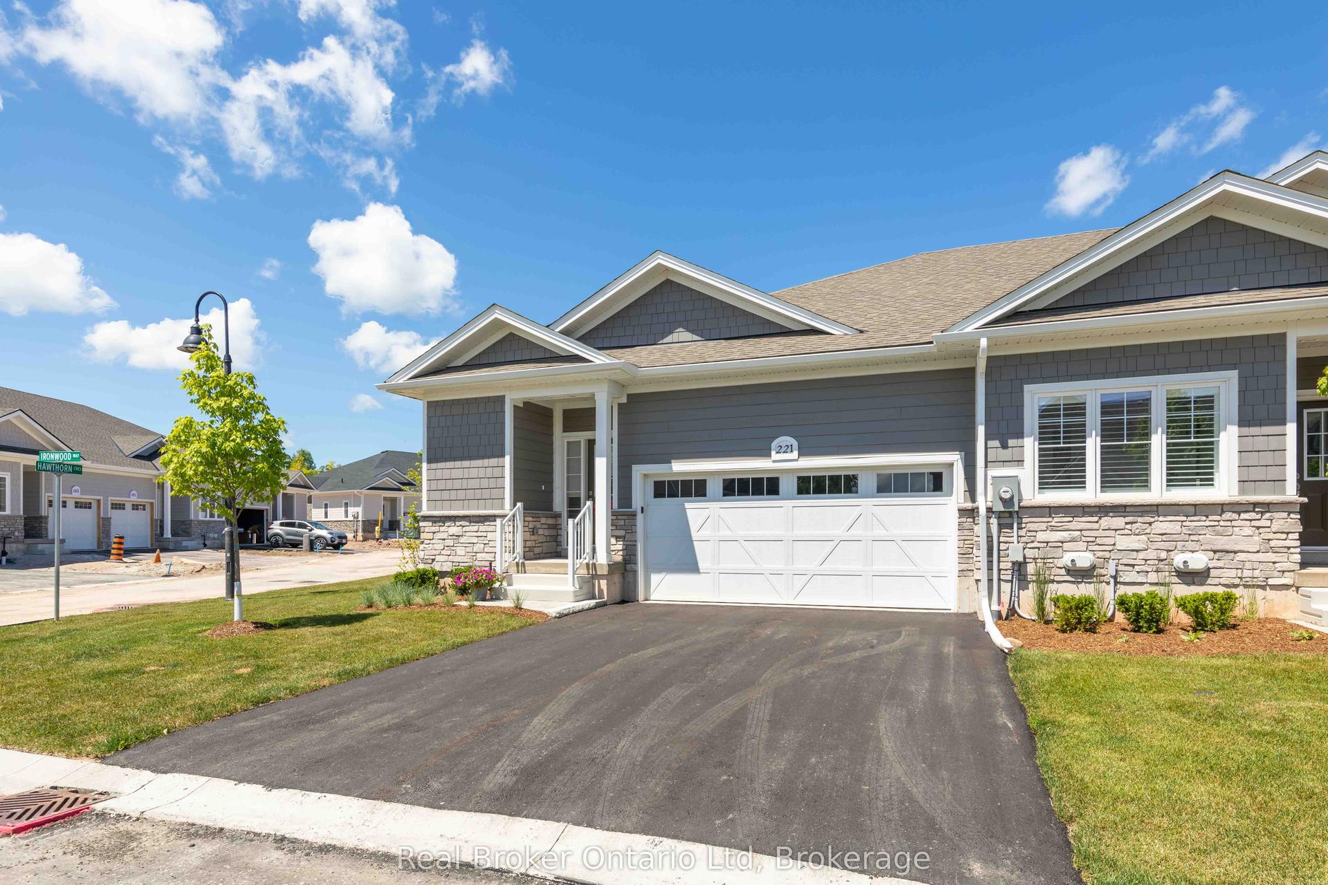 221 Ironwood Way, Georgian Bluffs — Condo Town for sale, photo 1