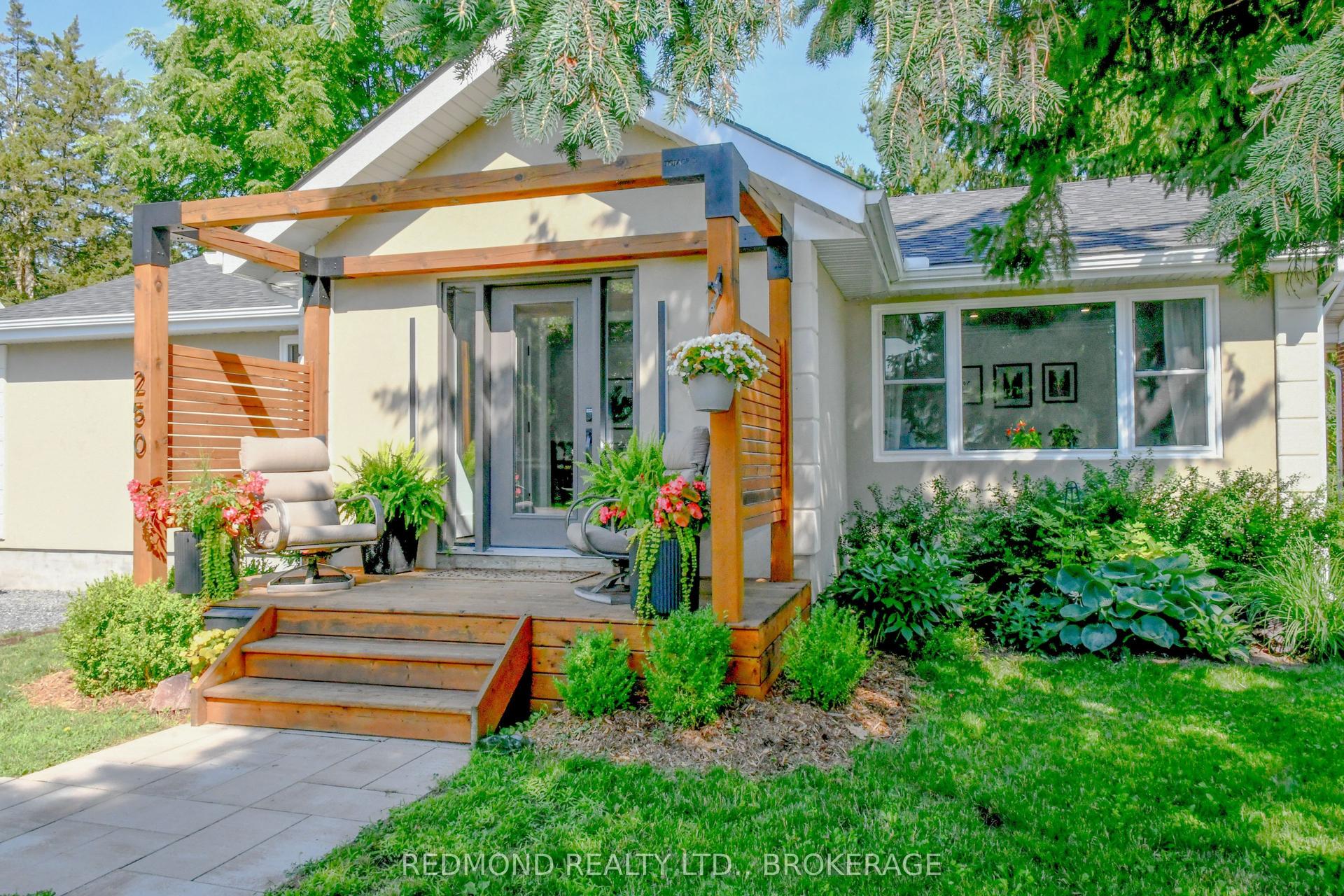 250 Wellington Street, Gananoque — Detached for sale, photo 1