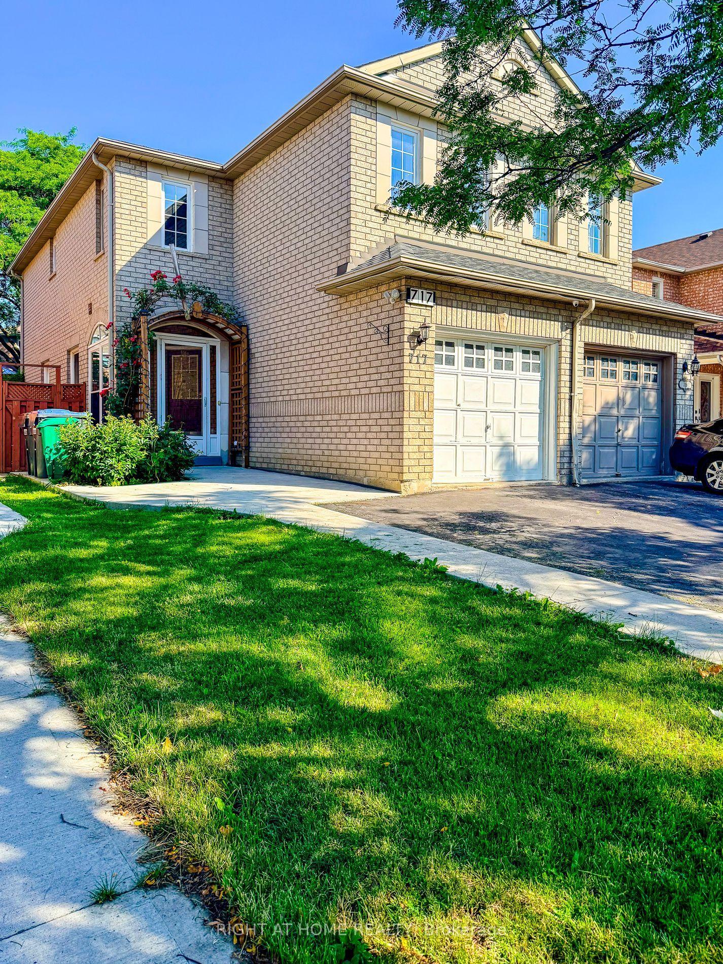 717 Mirage Place, Mississauga — Semi-Detached for lease, photo 1