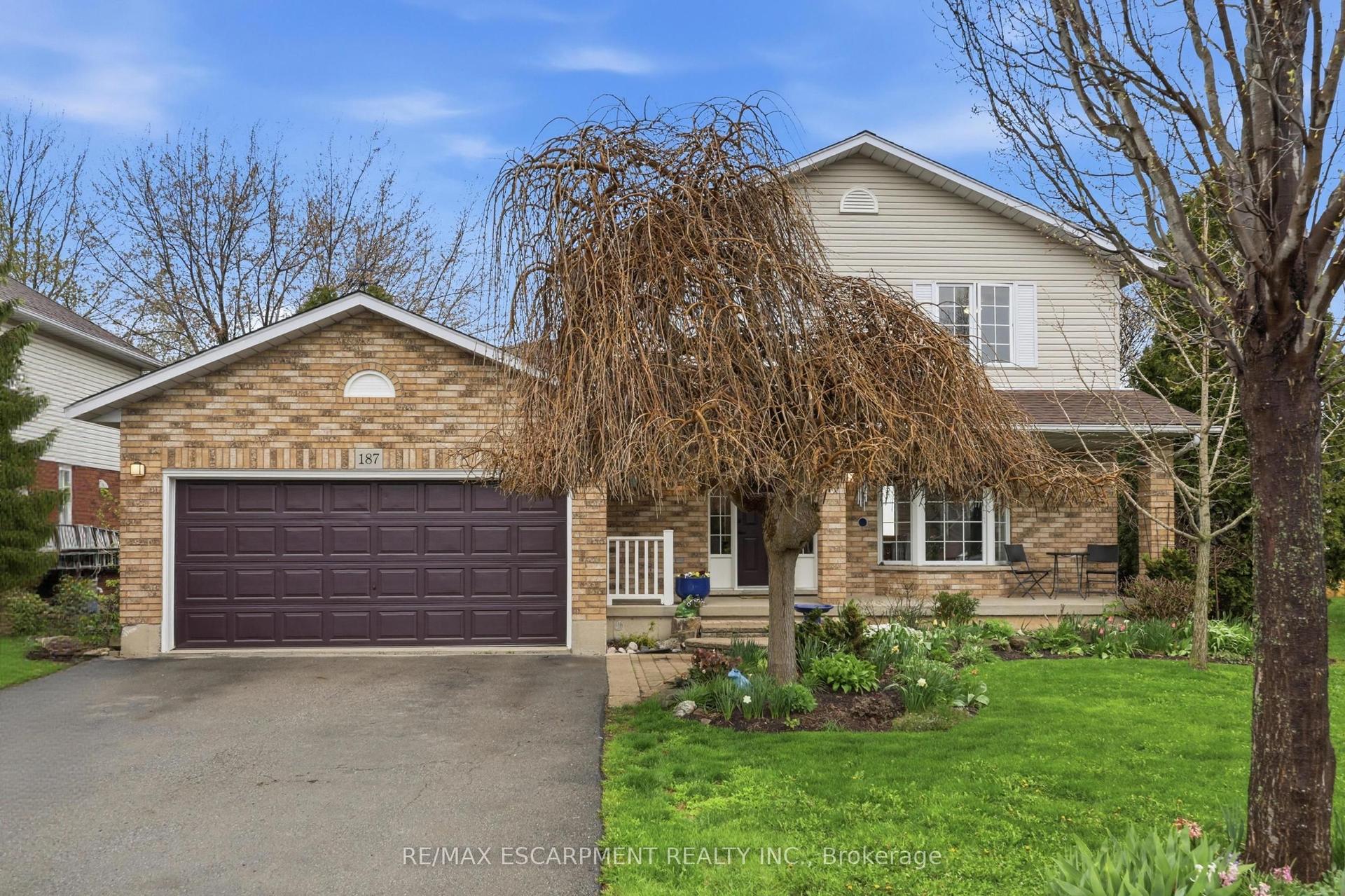 187 ALDERLEA Avenue — photo 1