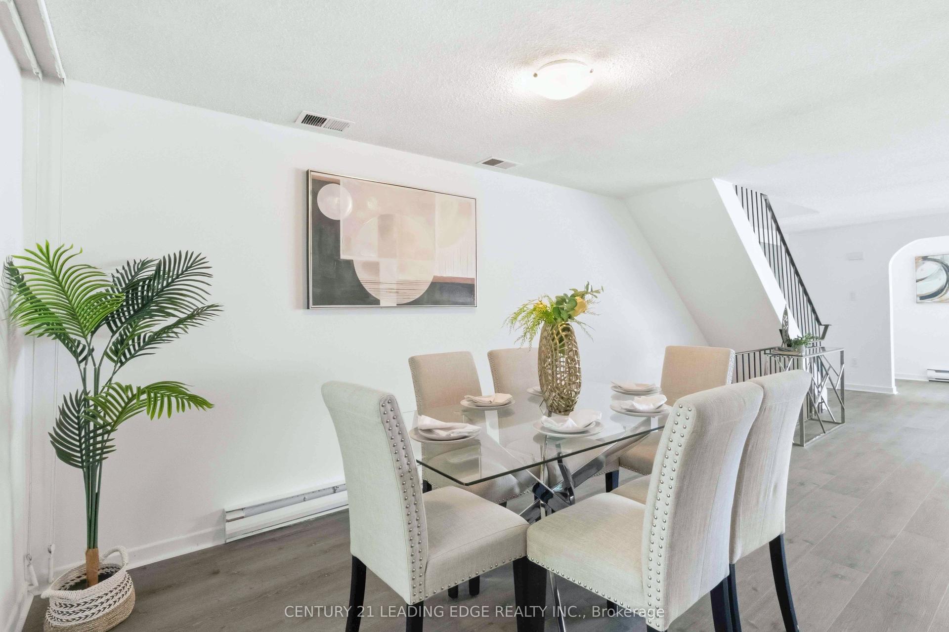 27 Coach Liteway, Toronto — Condo Town for sale, photo 1