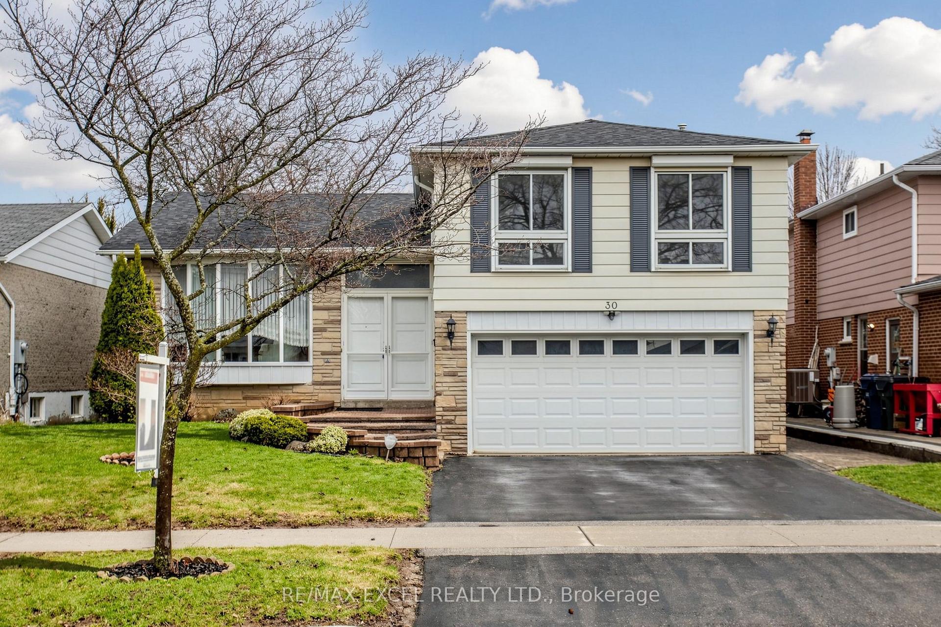 30 WAKEFIELD Crescent — photo 1