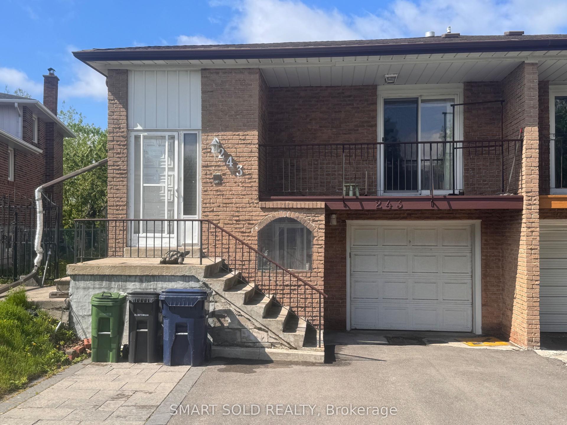 243 Shawnee Circle, Toronto — Semi-Detached for lease, photo 1