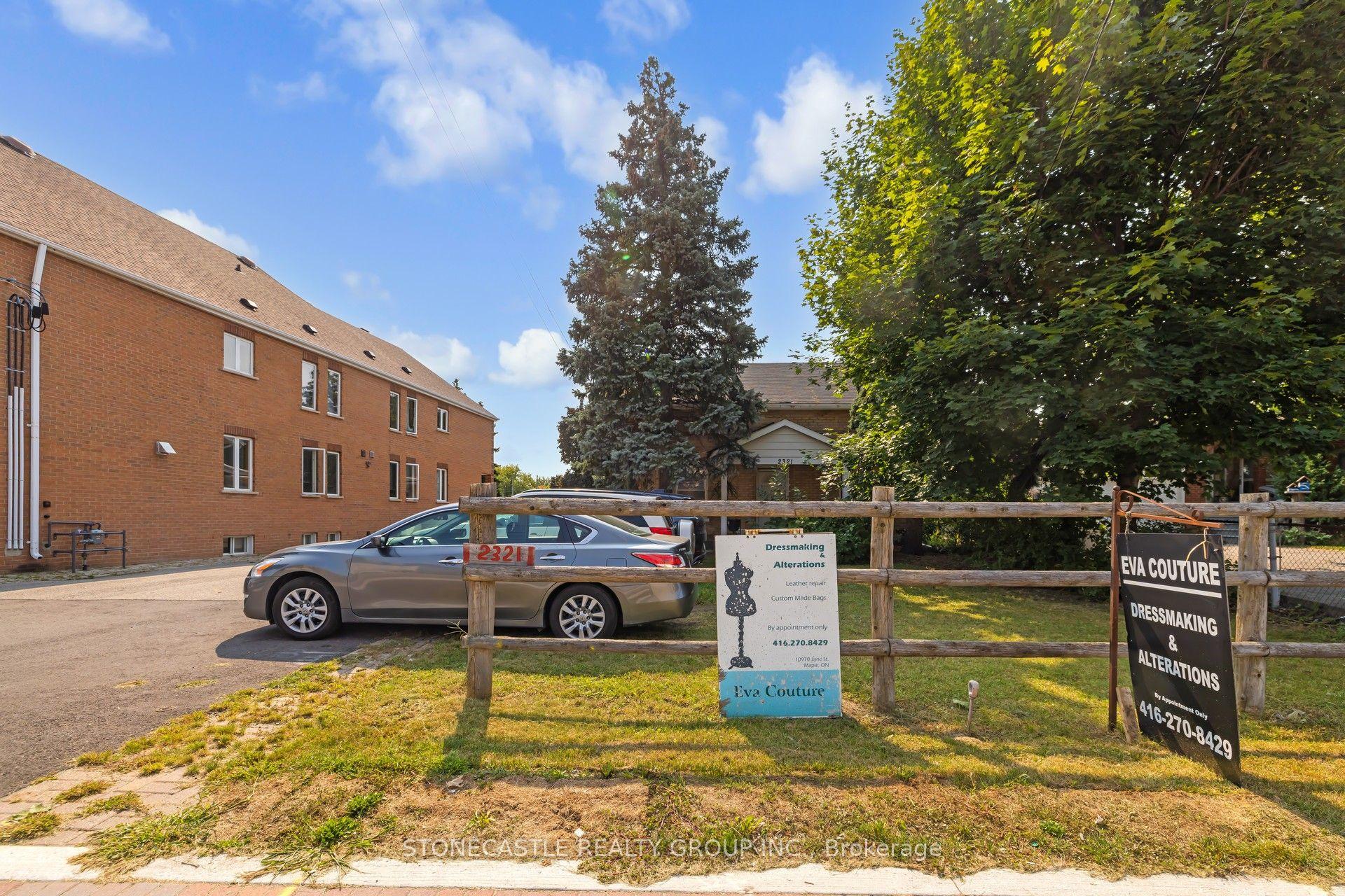 2321 Major Mackenzie Drive W — photo 1