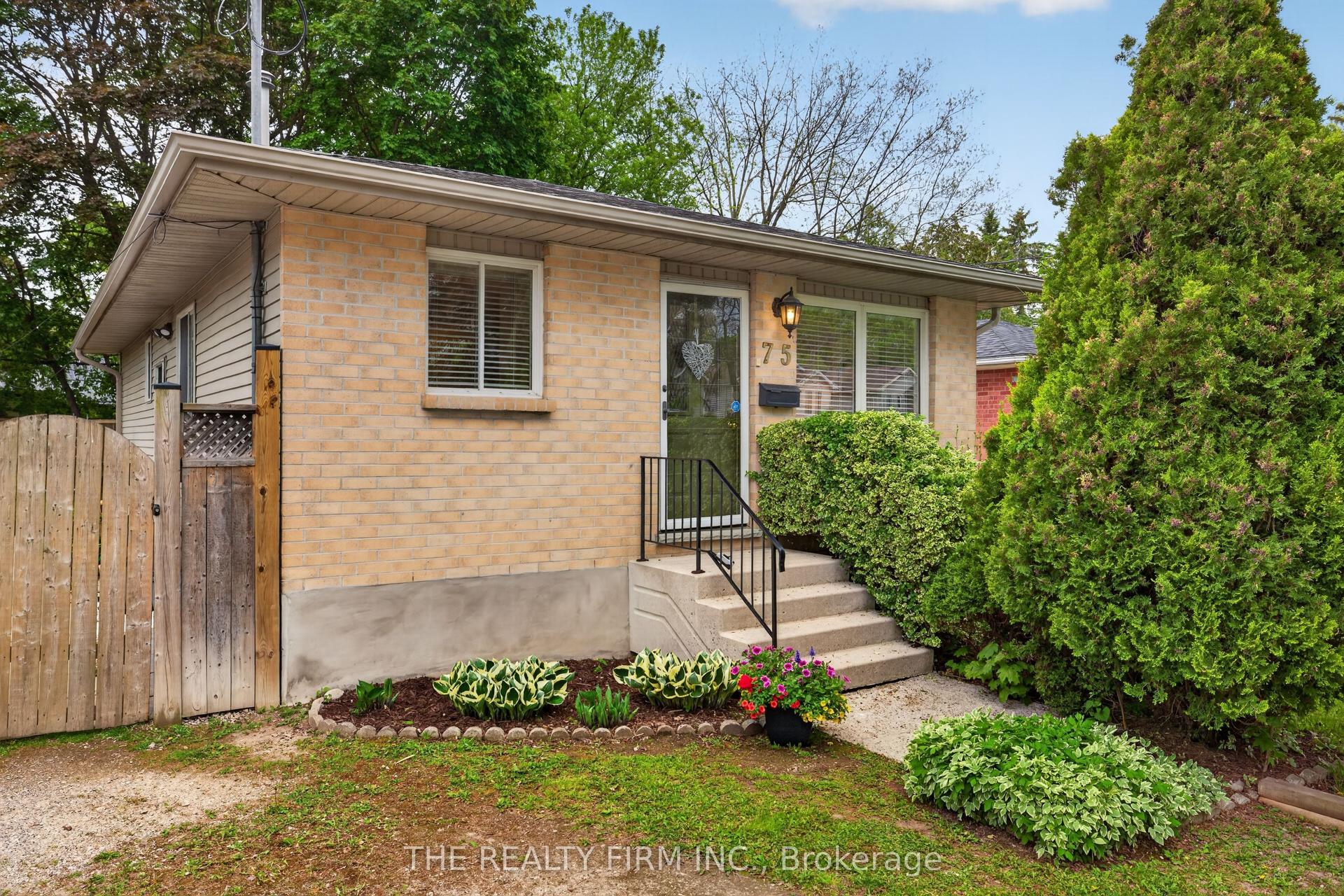75 Briscoe Street W — photo 1