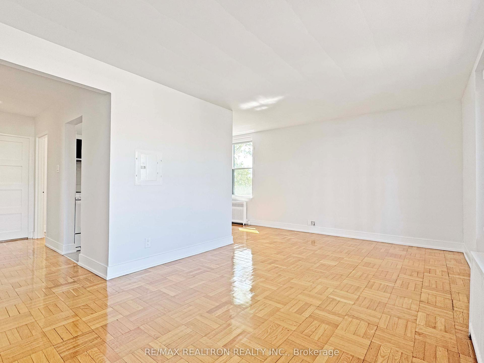1545 Bathurst Street 511 #511 — photo 1