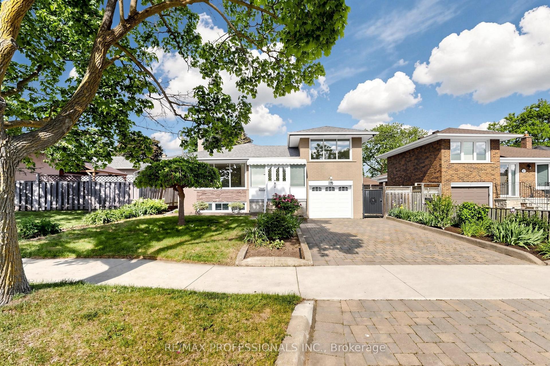 25 Carsbrooke Road — photo 1
