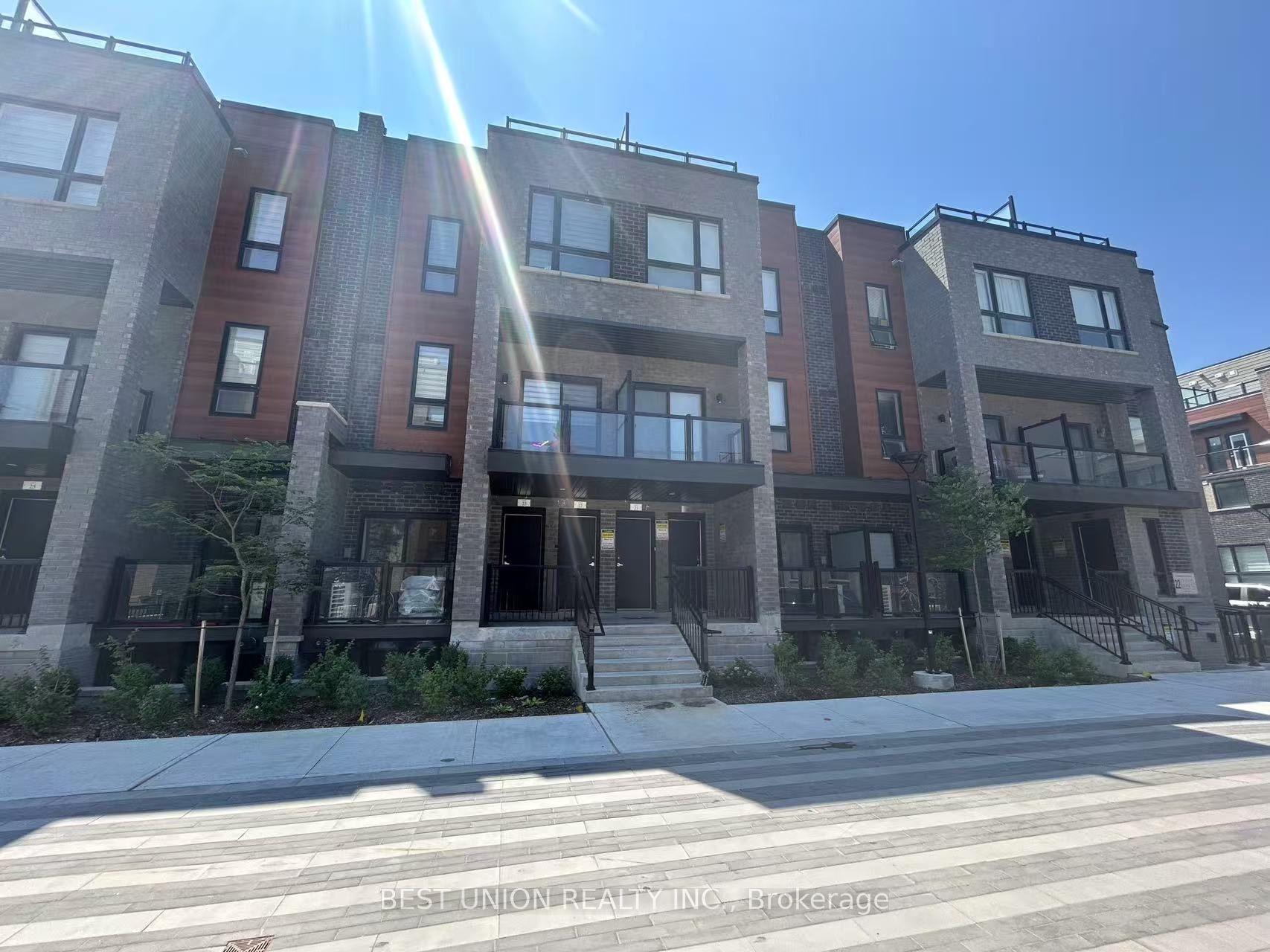 22 LYTHAM GREEN Circle 20 #20, Newmarket — Townhouse for lease, photo 1