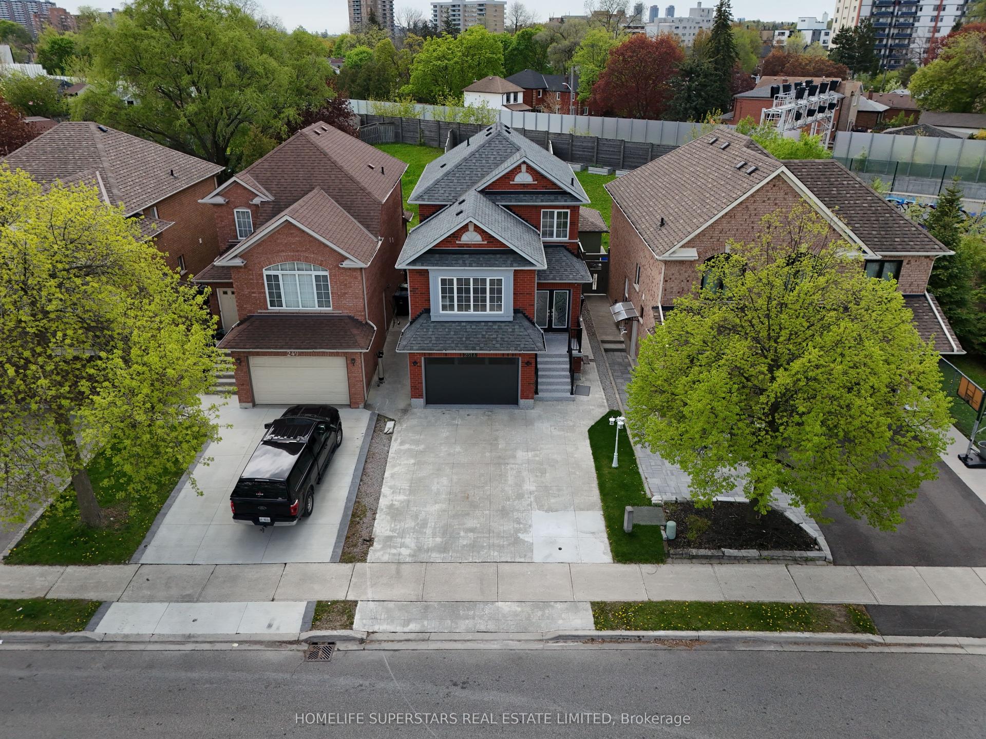 251 Queenslea Avenue — photo 1