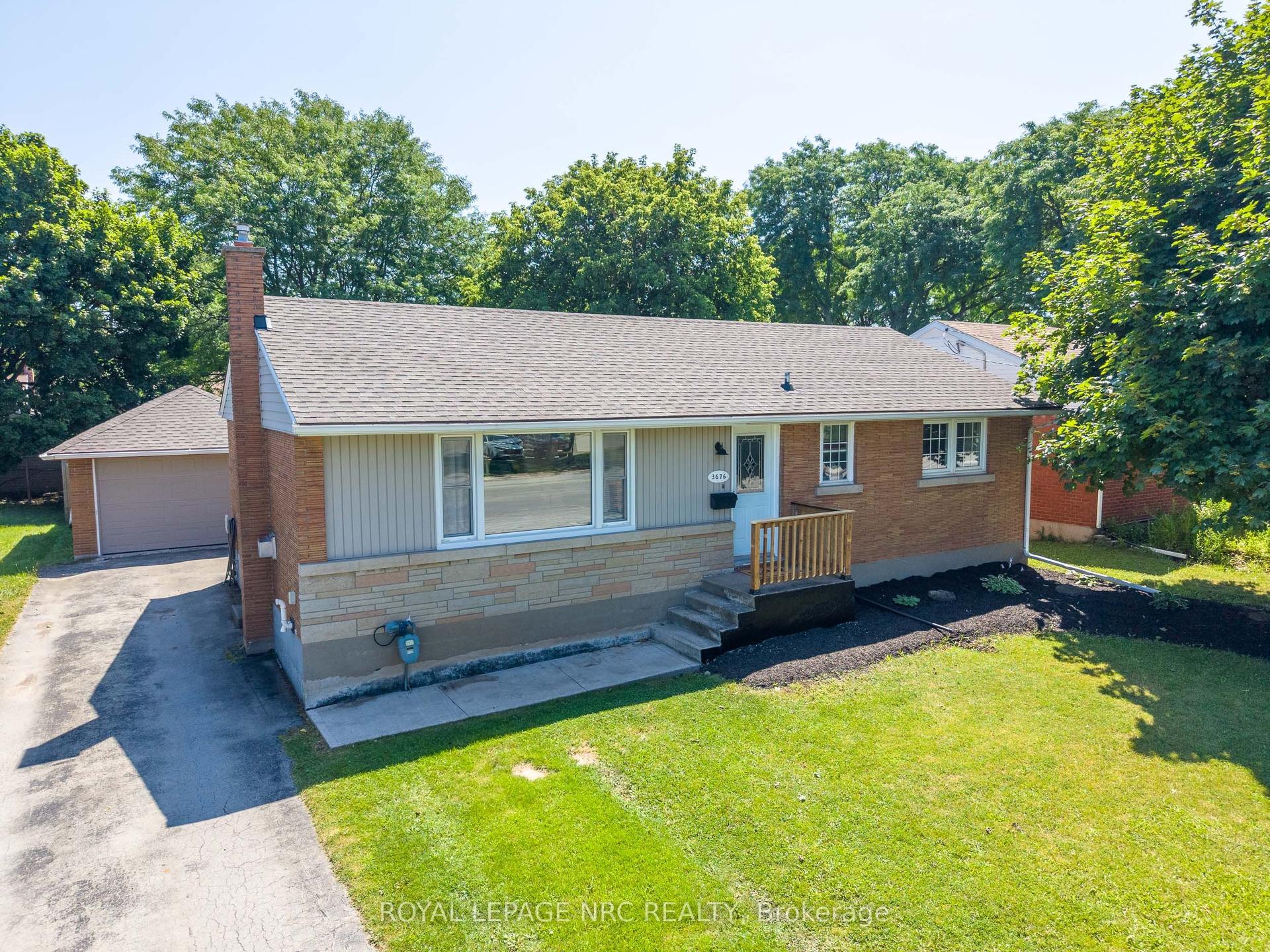 3676 Dorchester Road, Niagara Falls — Detached for sale, photo 1