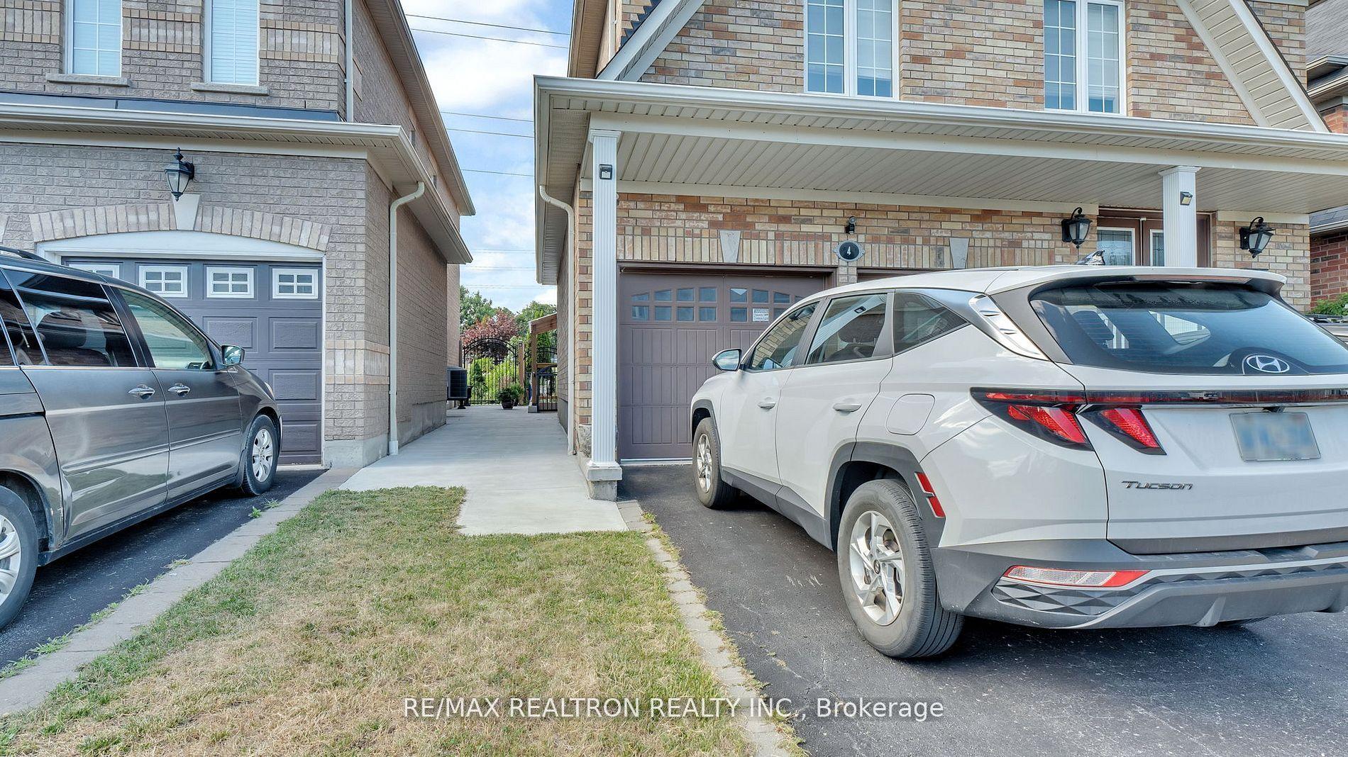 4 Oceanpearl Crescent — photo 1