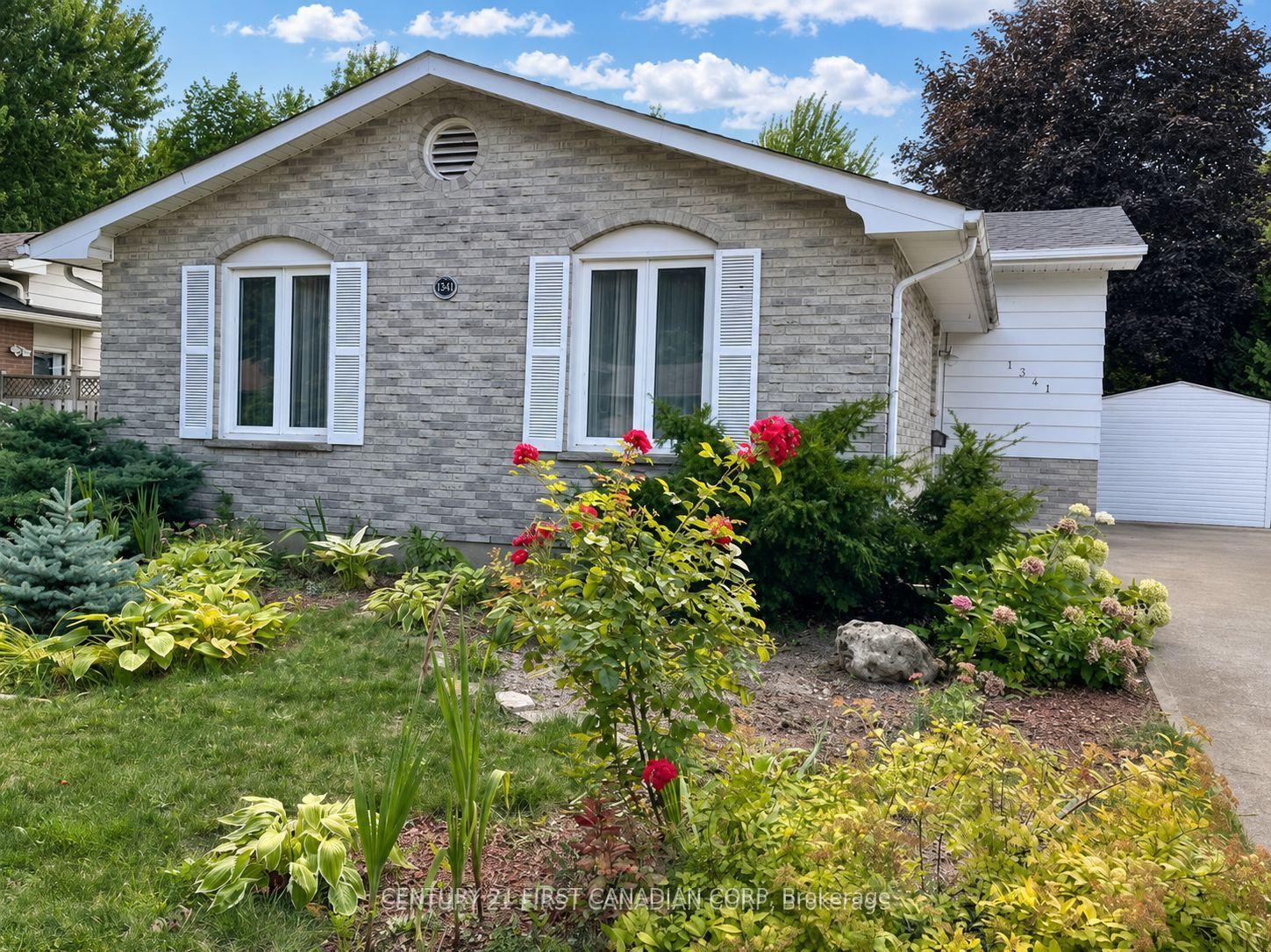 1341 Aldersbrook Road, London North — Detached for lease, photo 1