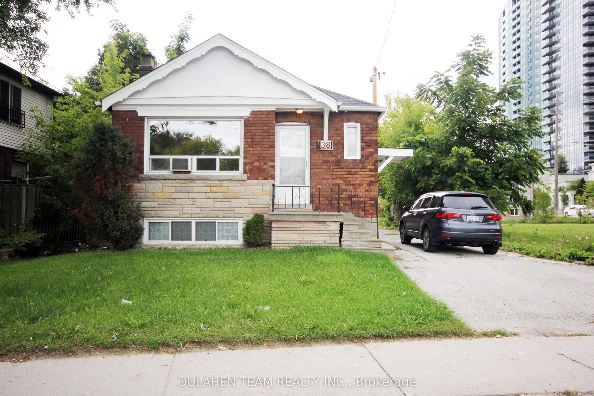 38 Finch Avenue W — photo 1
