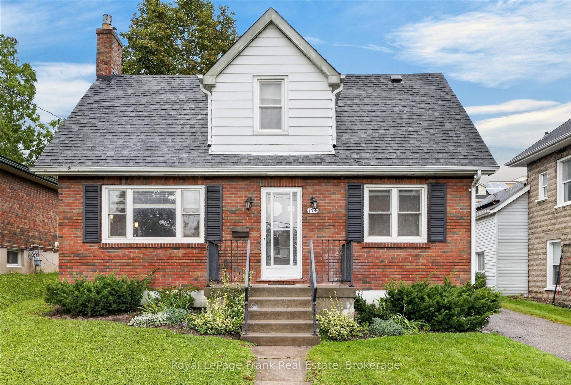 174 Sophia Street, Peterborough — Detached for sale, photo 1