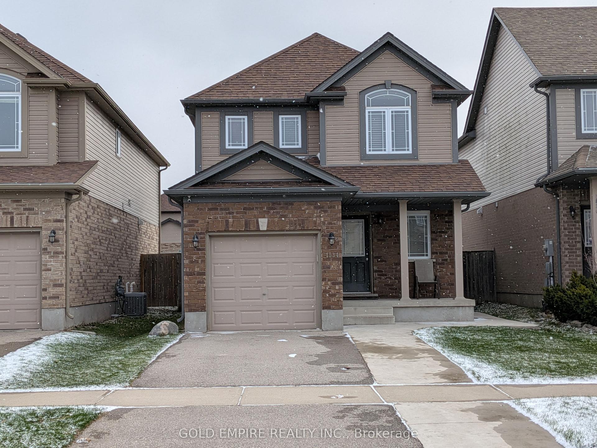 1834 REILLY Walk — photo 1