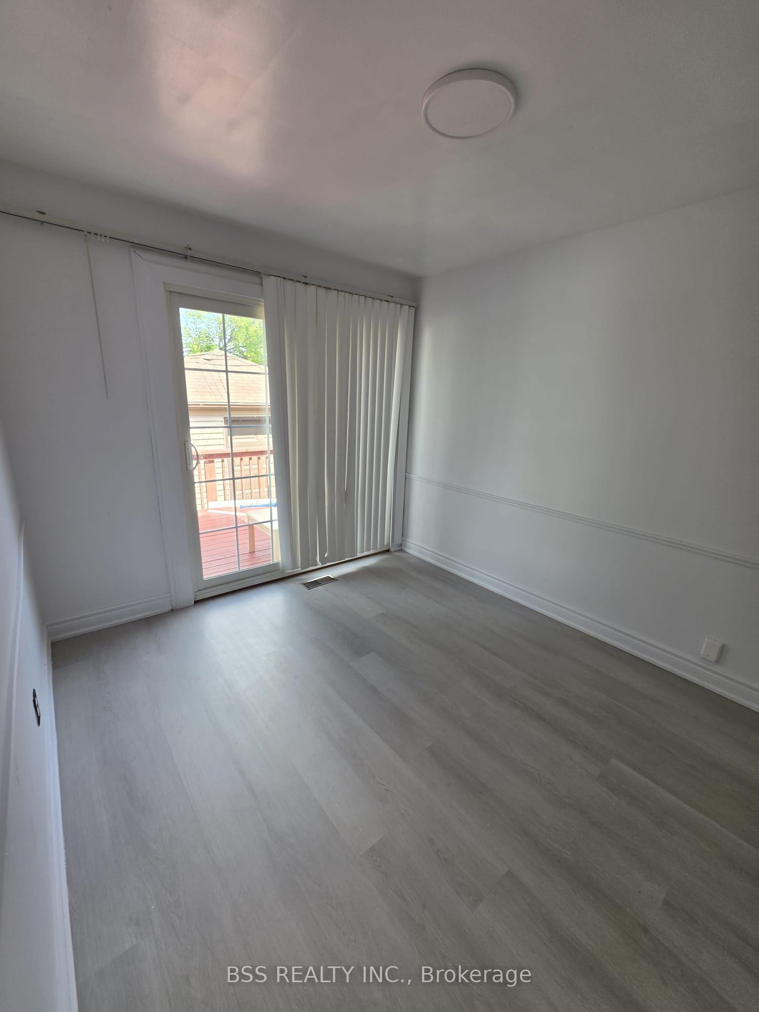 88 Southampton Drive, Toronto — Detached for lease, photo 1