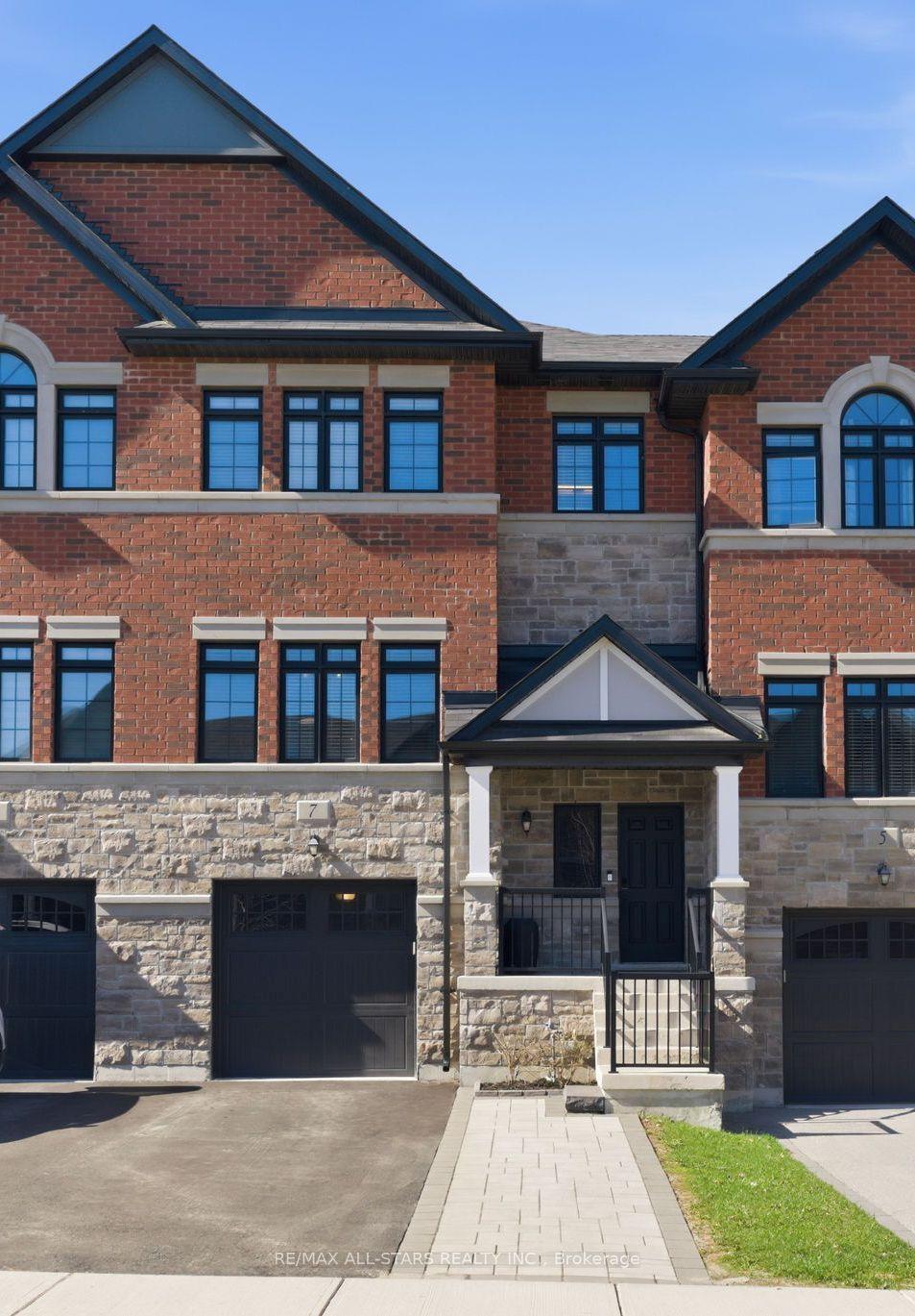 7 Gord Matthews Way — photo 1