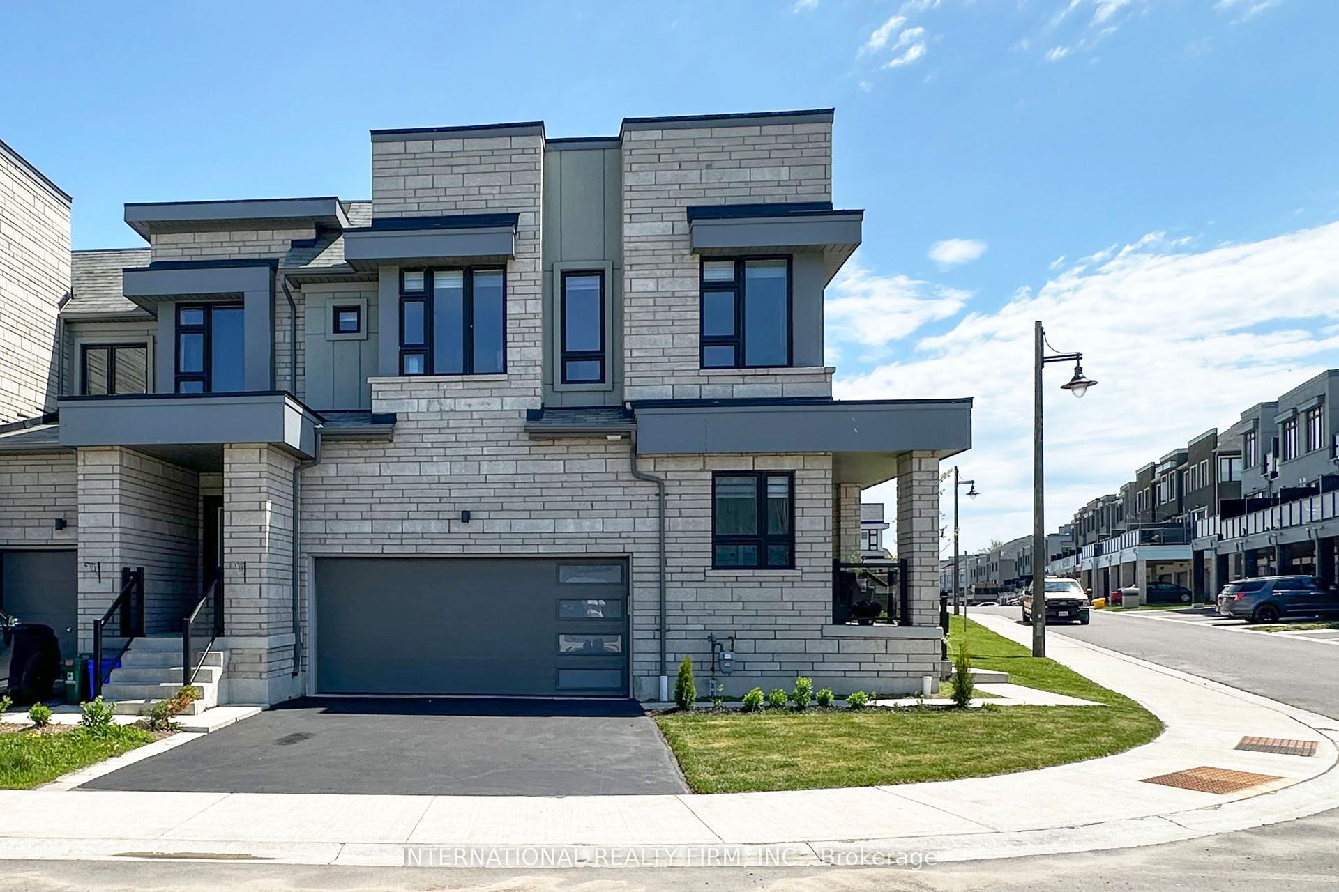 11 Caspian Square — photo 1