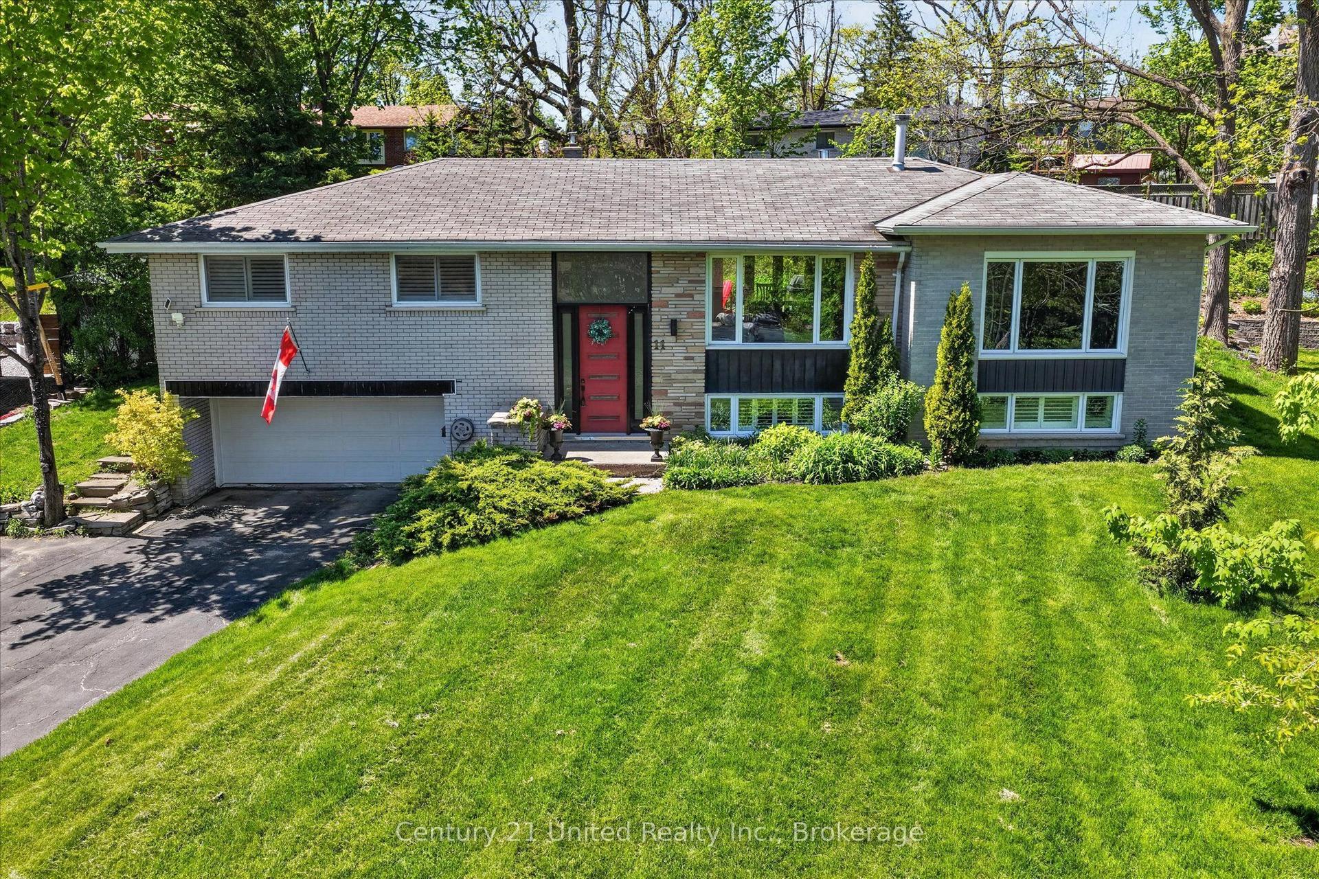 11 Crestwood Avenue — photo 1