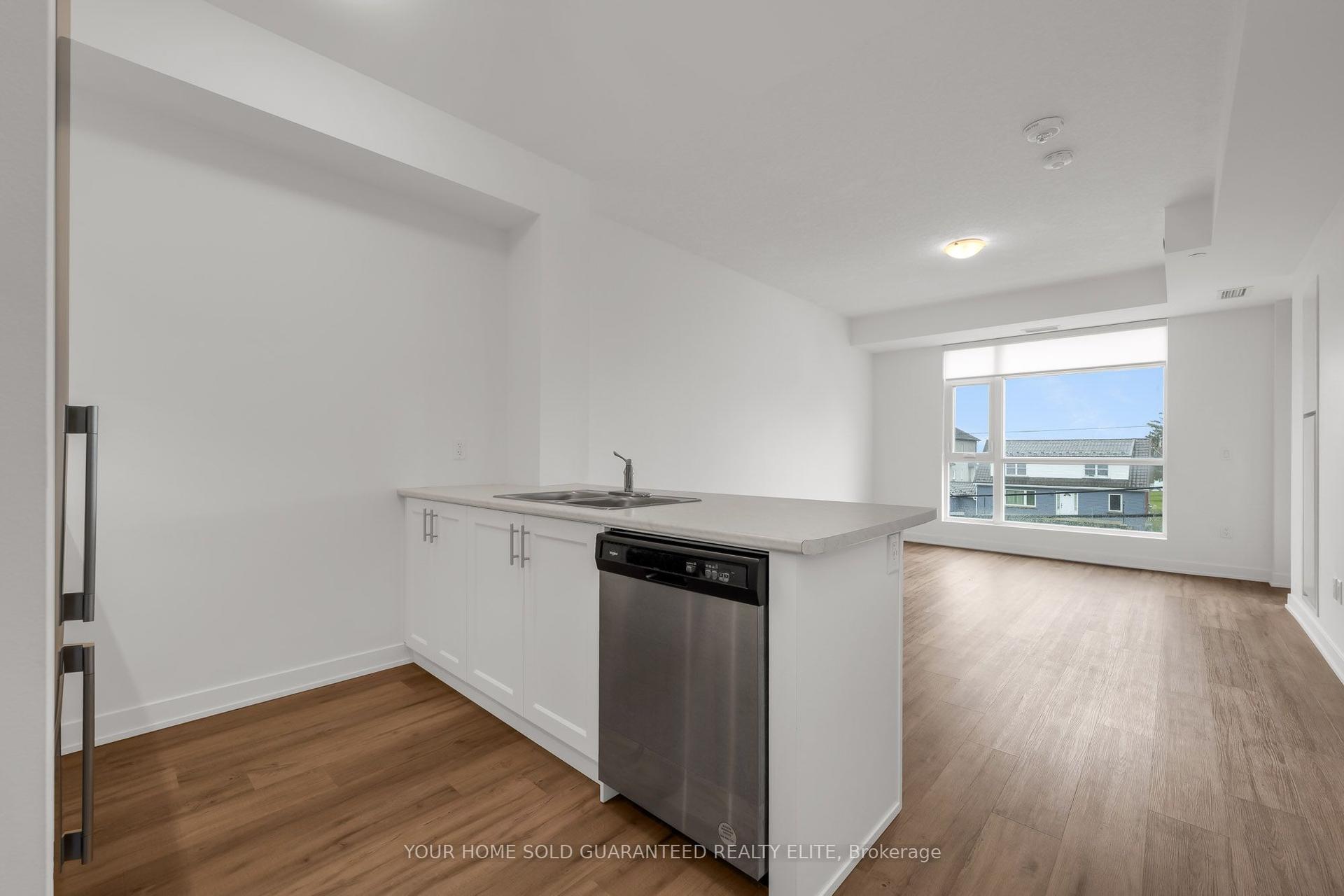 600 North Service Road 211 #211, Hamilton — Condo for lease, photo 1