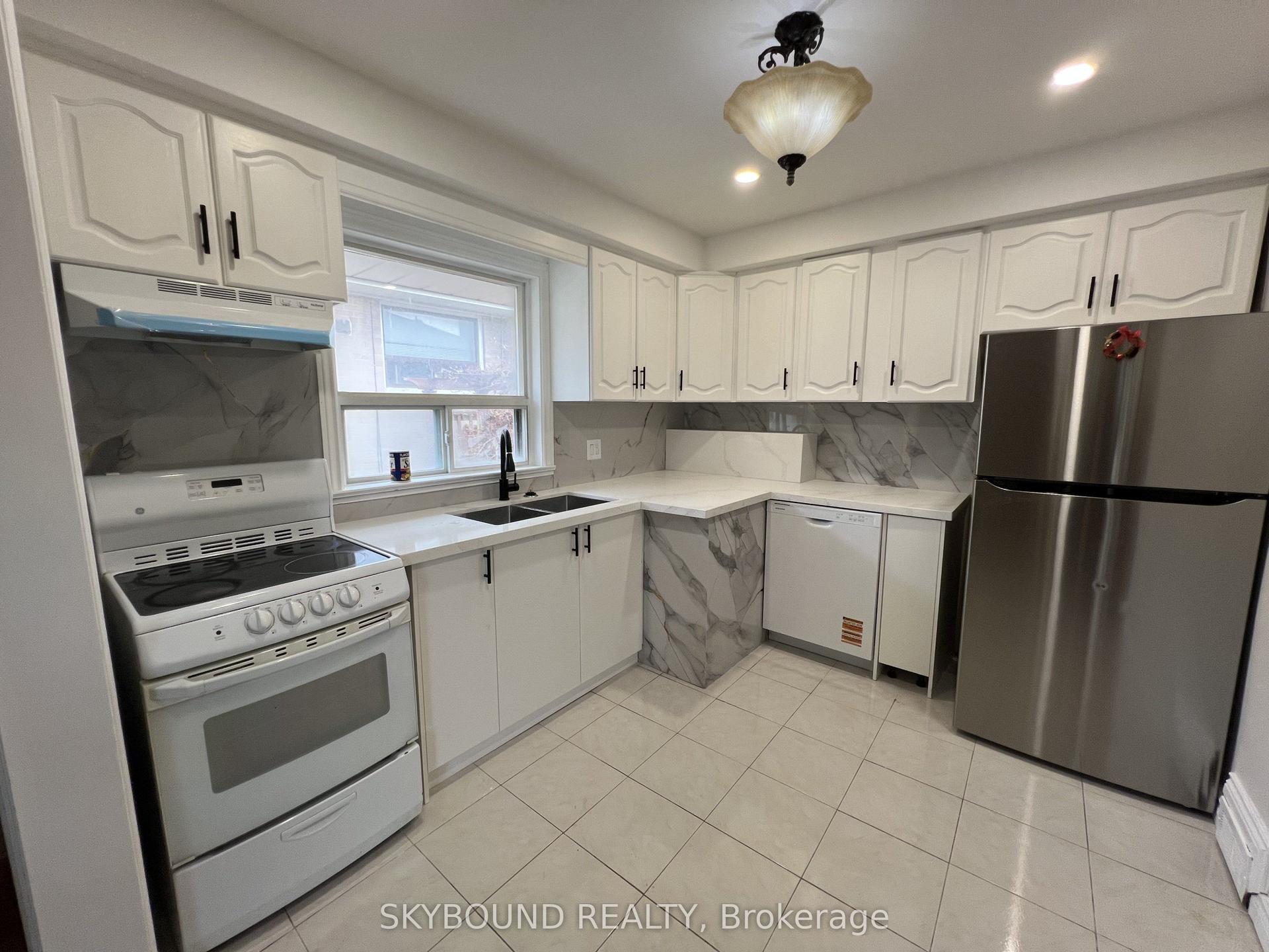 33 Bradstock Road, Toronto — Detached for sale, photo 1