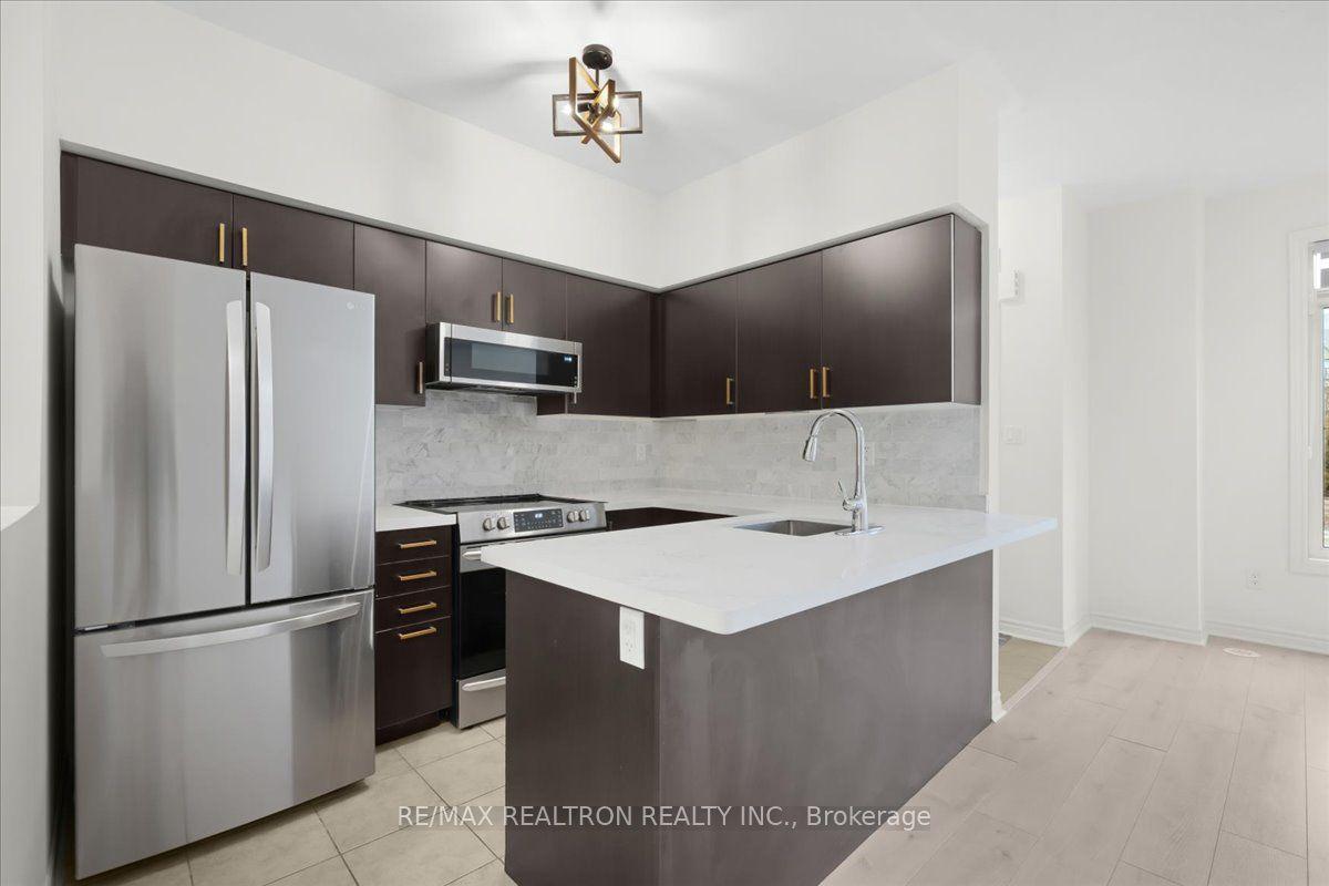 8 Eaton Park Lane 17 #17, Toronto — Townhouse for sale, photo 1