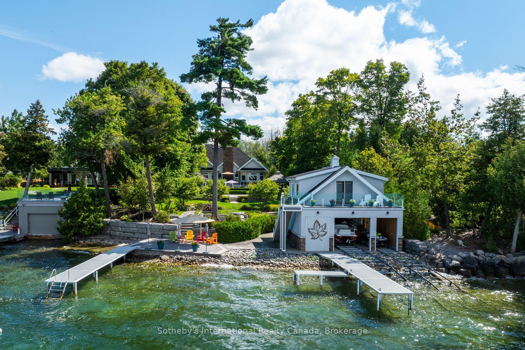 153 Creighton Street S — photo 1