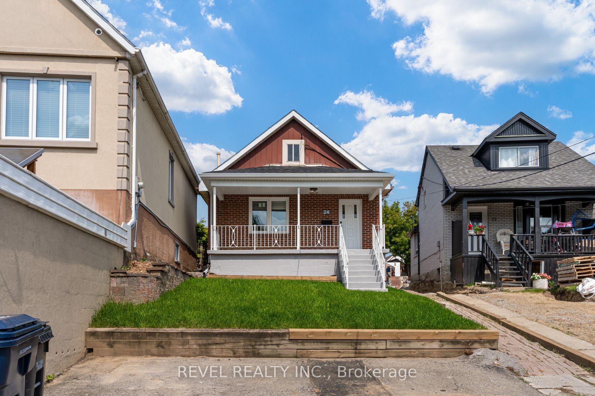 24 Kenora Crescent Main #Main — photo 1