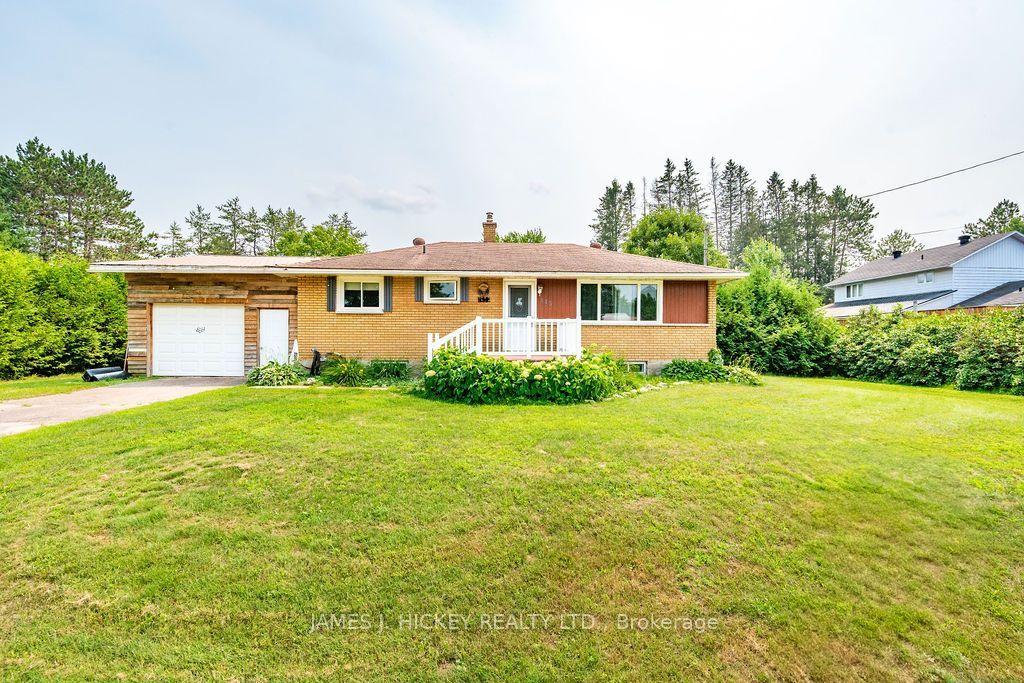115 Lorne Place, Laurentian Hills — Detached for sale, photo 1