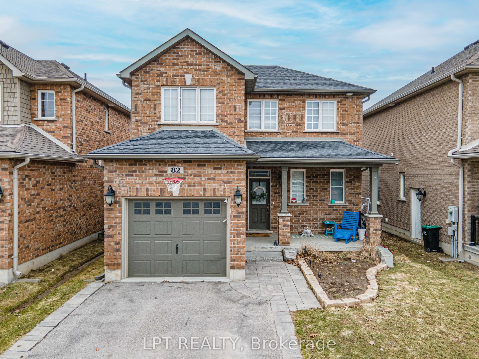 82 Nathan Crescent — photo 1