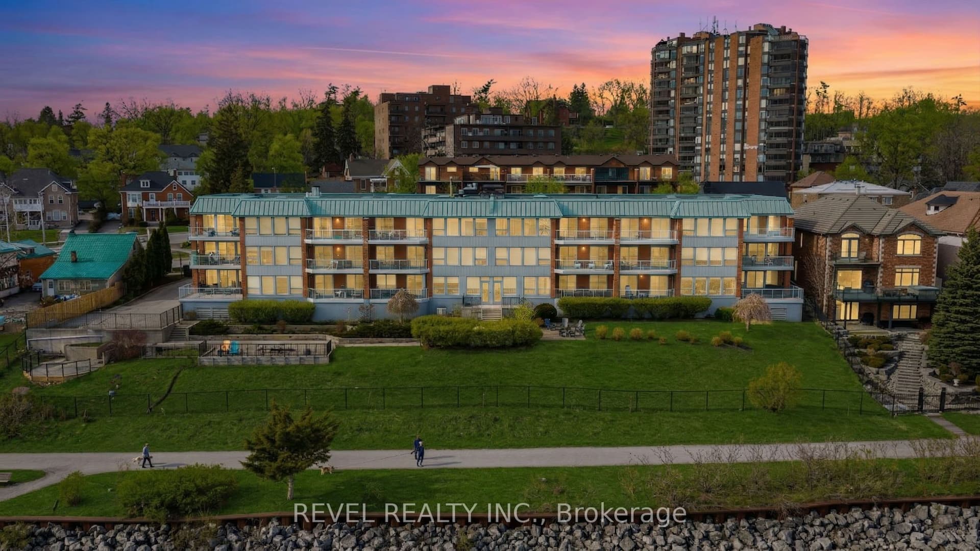 21 Kempenfelt Drive 304 #304 — photo 1