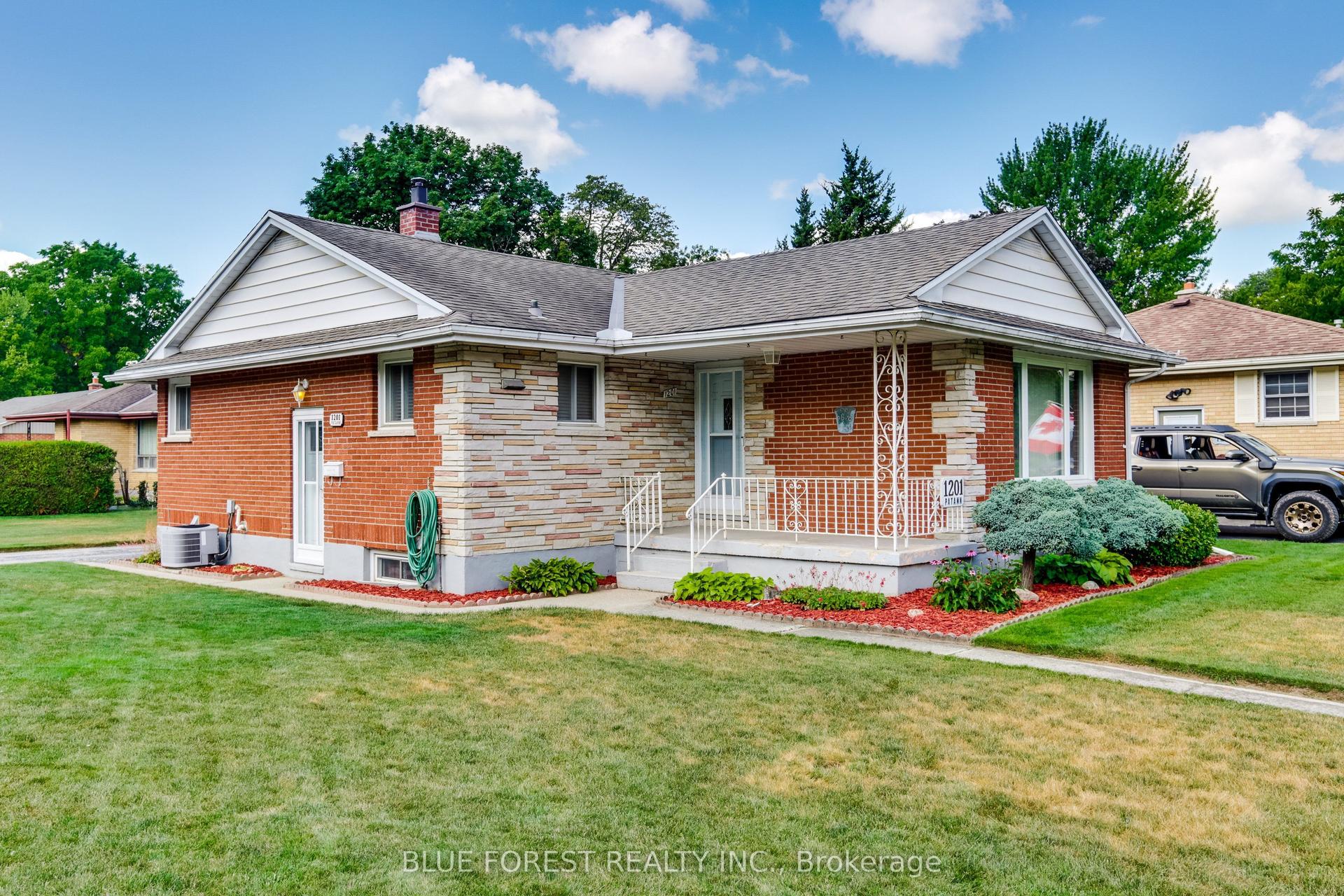 1201 Patann Drive, London East — Detached for sale, photo 1