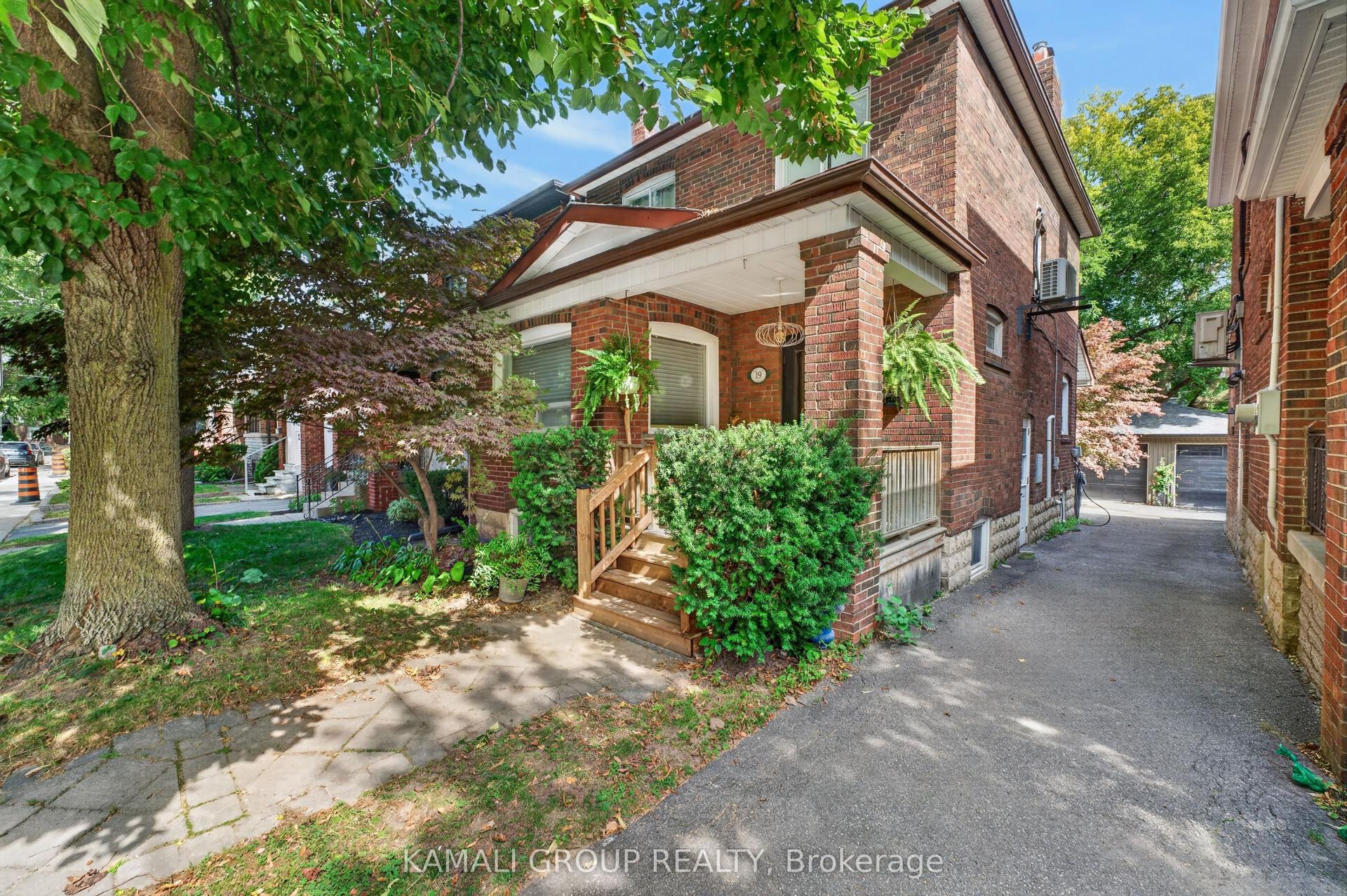 19 Belle Ayre Boulevard, Toronto — Detached for sale, photo 1