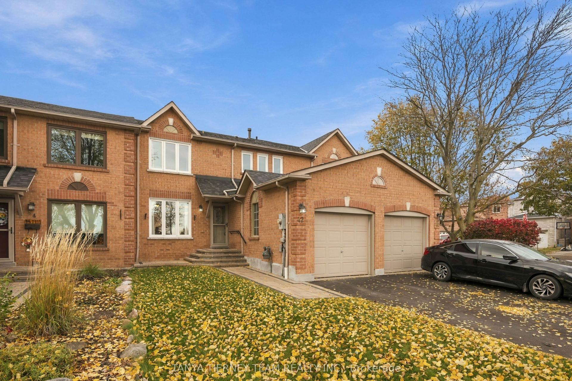 42 Old Colony Drive, Whitby — Townhouse for sale, photo 1