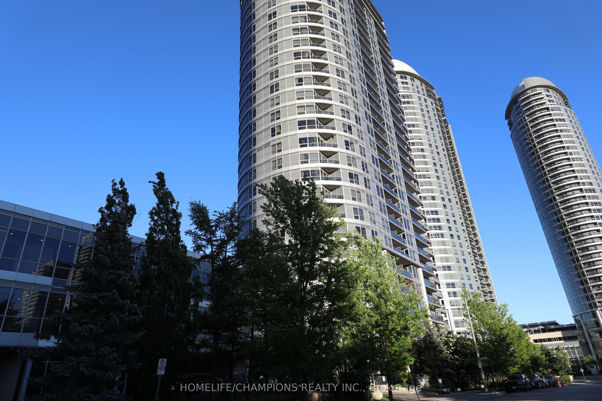 151 Village Green Square 403 #403 — photo 1
