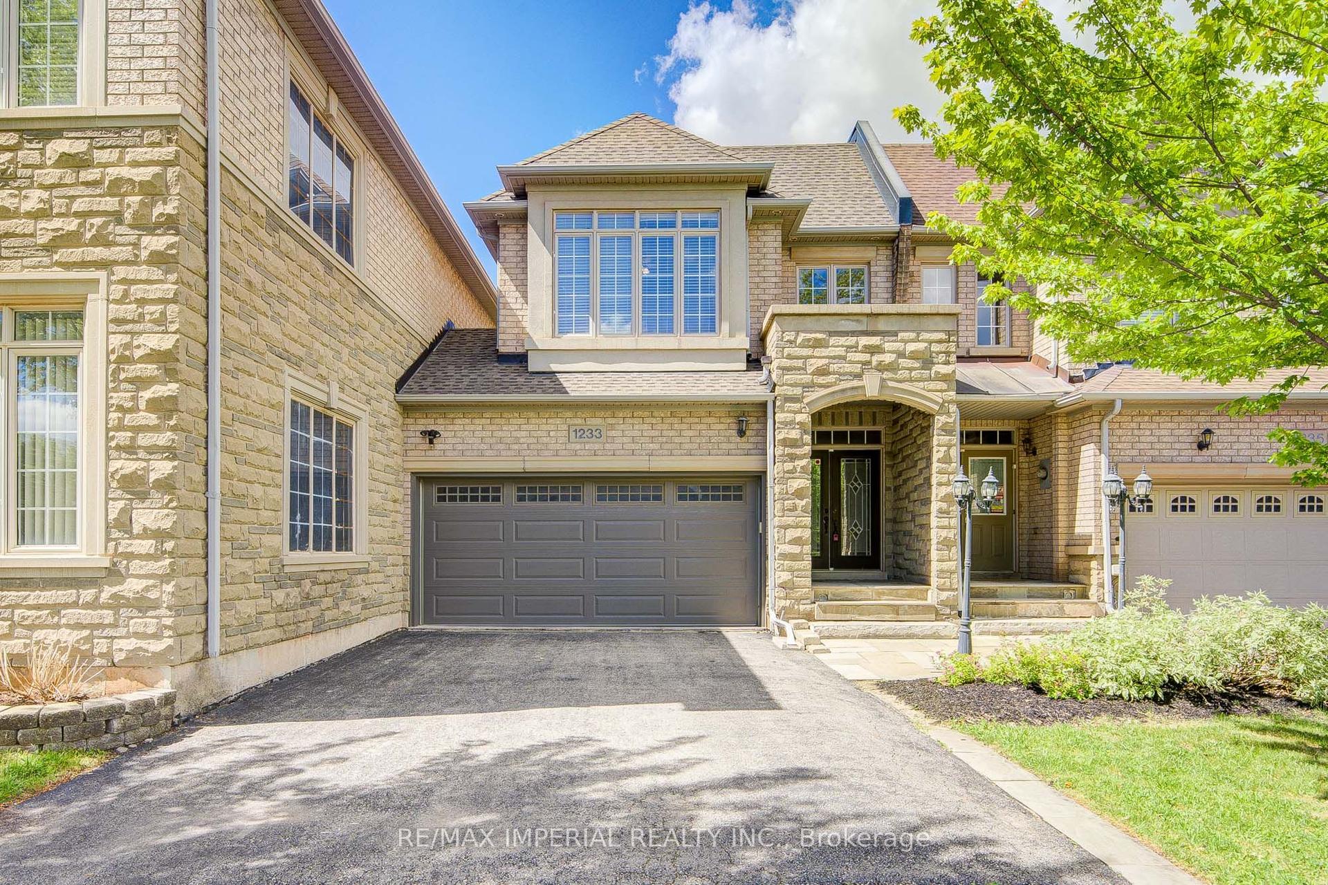 1233 Agram Drive, Oakville — Townhouse for sale, photo 1