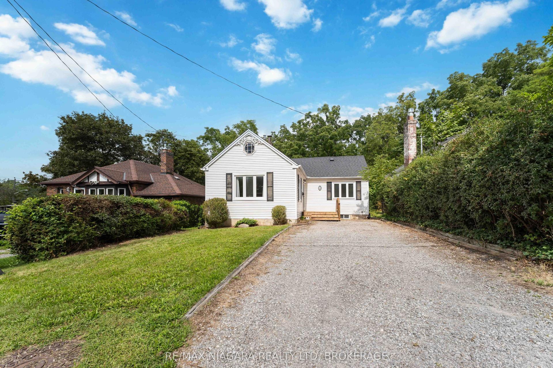 24 Welland Vale Road, St. Catharines — Detached for sale, photo 1