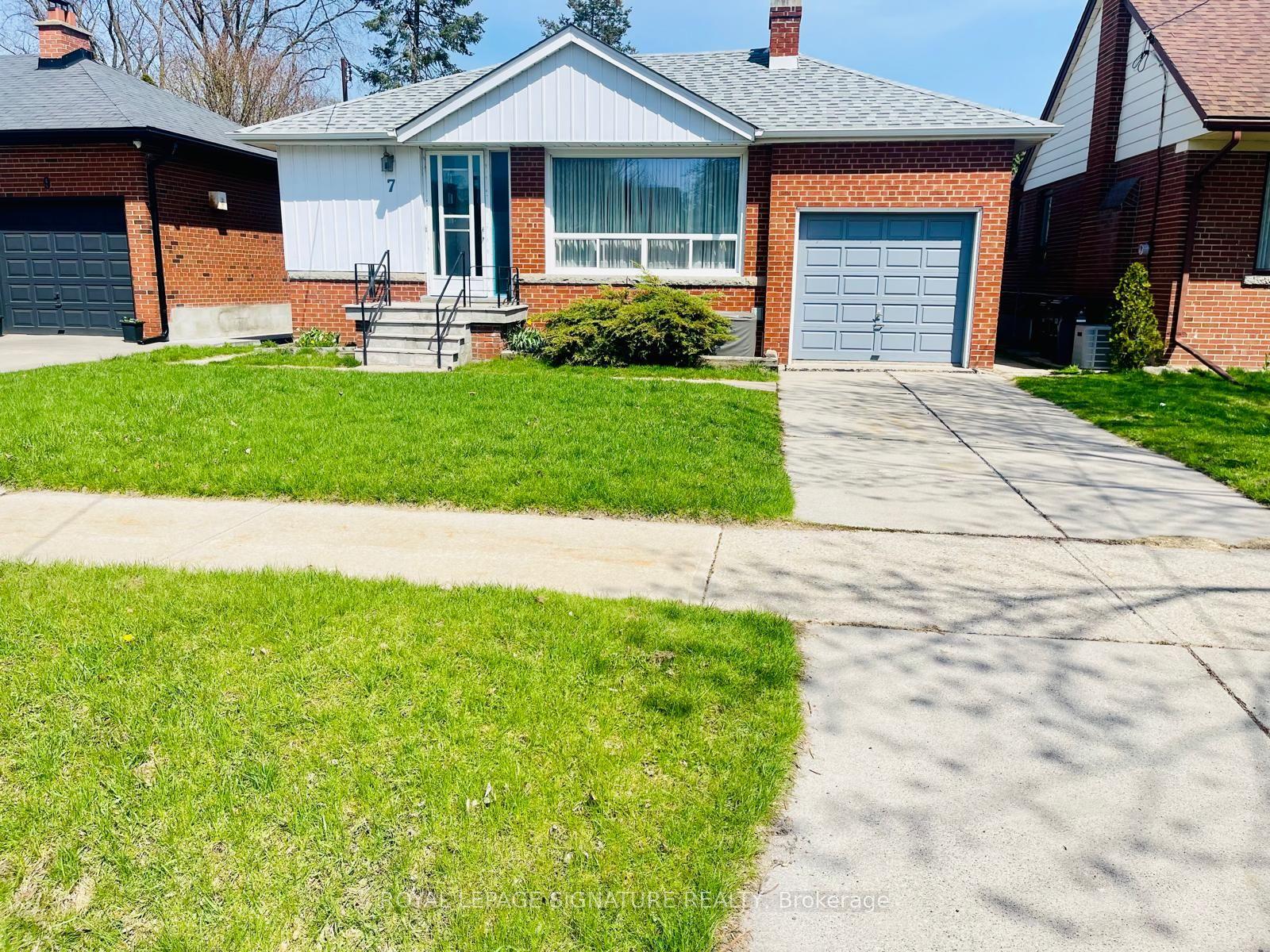 7 Placid Road — photo 1