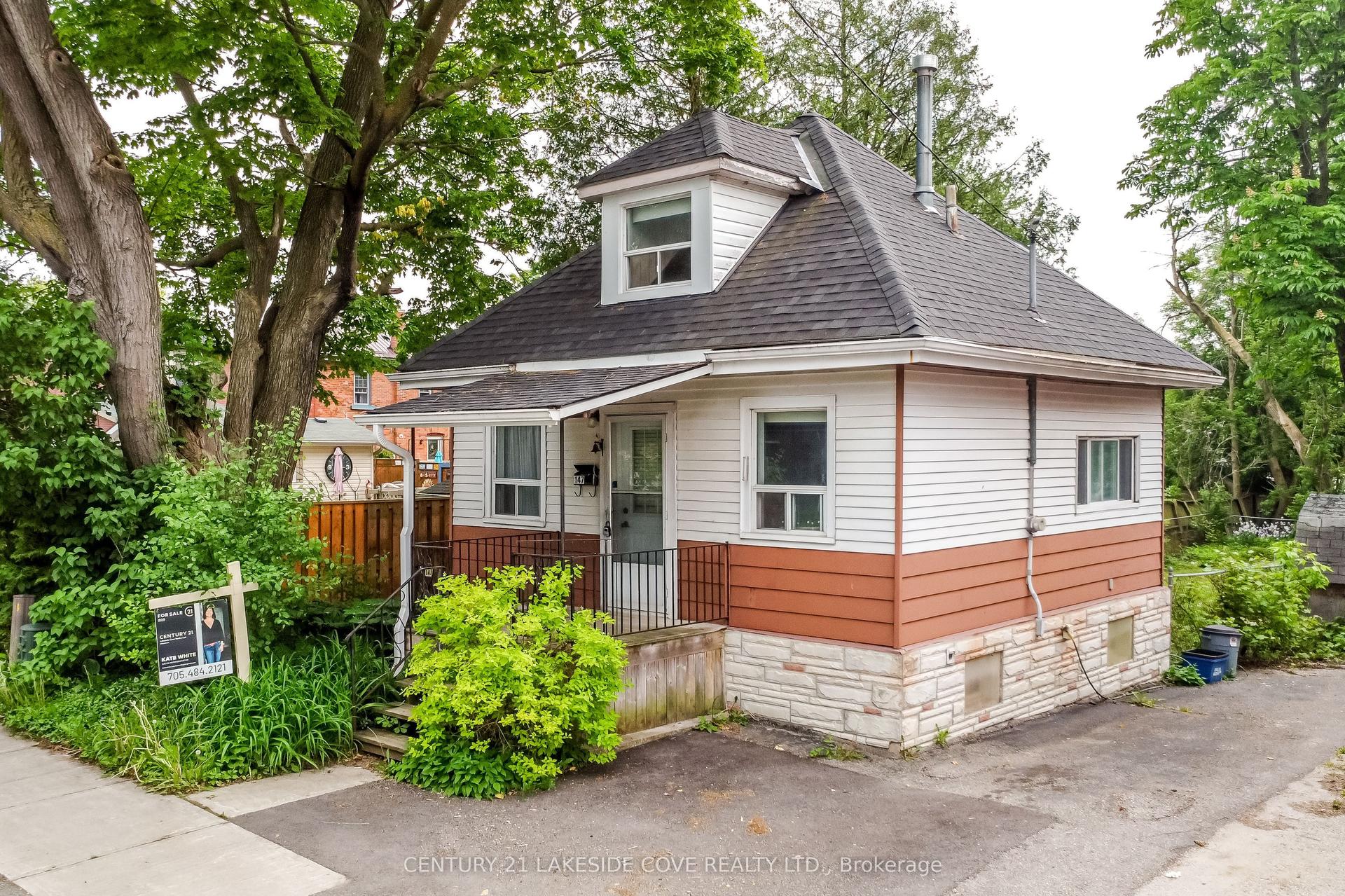 147 Dufferin Street — photo 1
