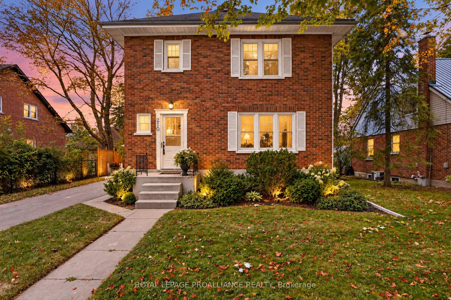 210 Aberdeen Avenue, Peterborough — Detached for sale, photo 1