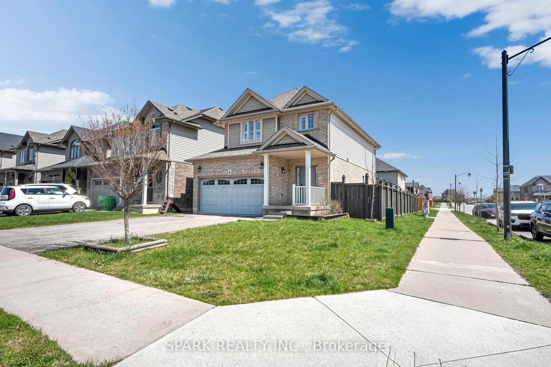 4 Cutts Crescent — photo 1
