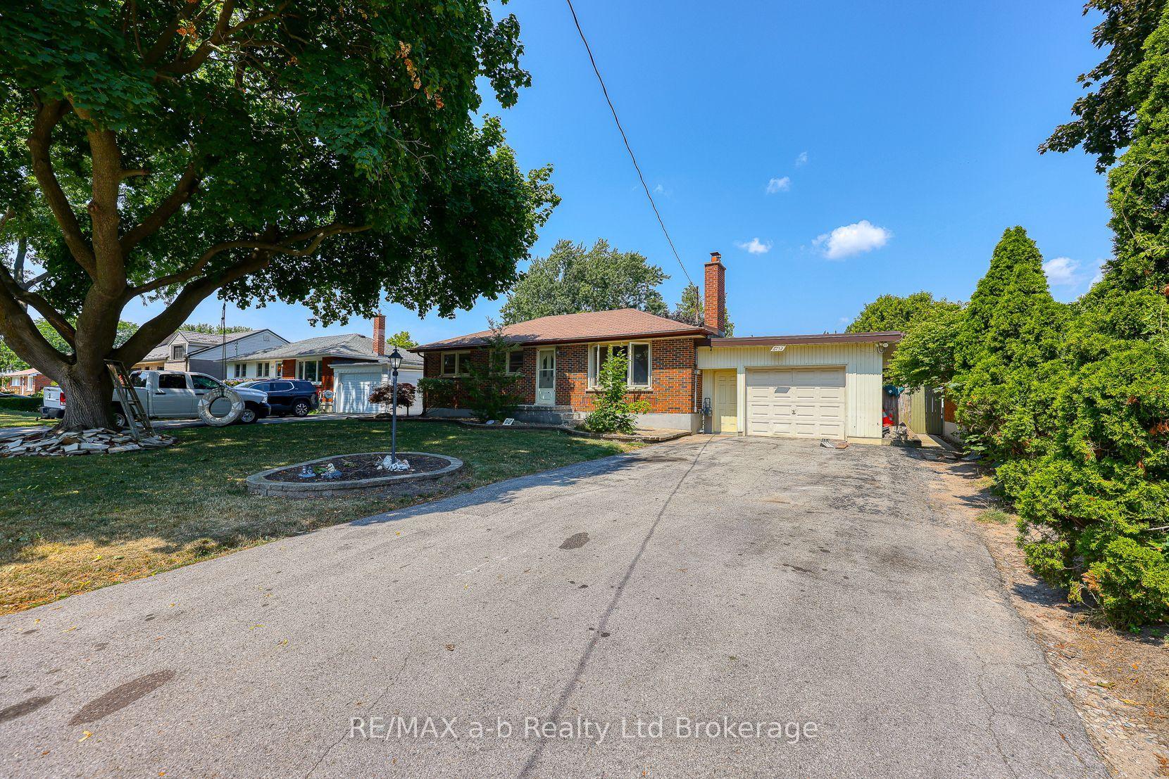 6752 Beattie Street, London South — Detached for sale, photo 1