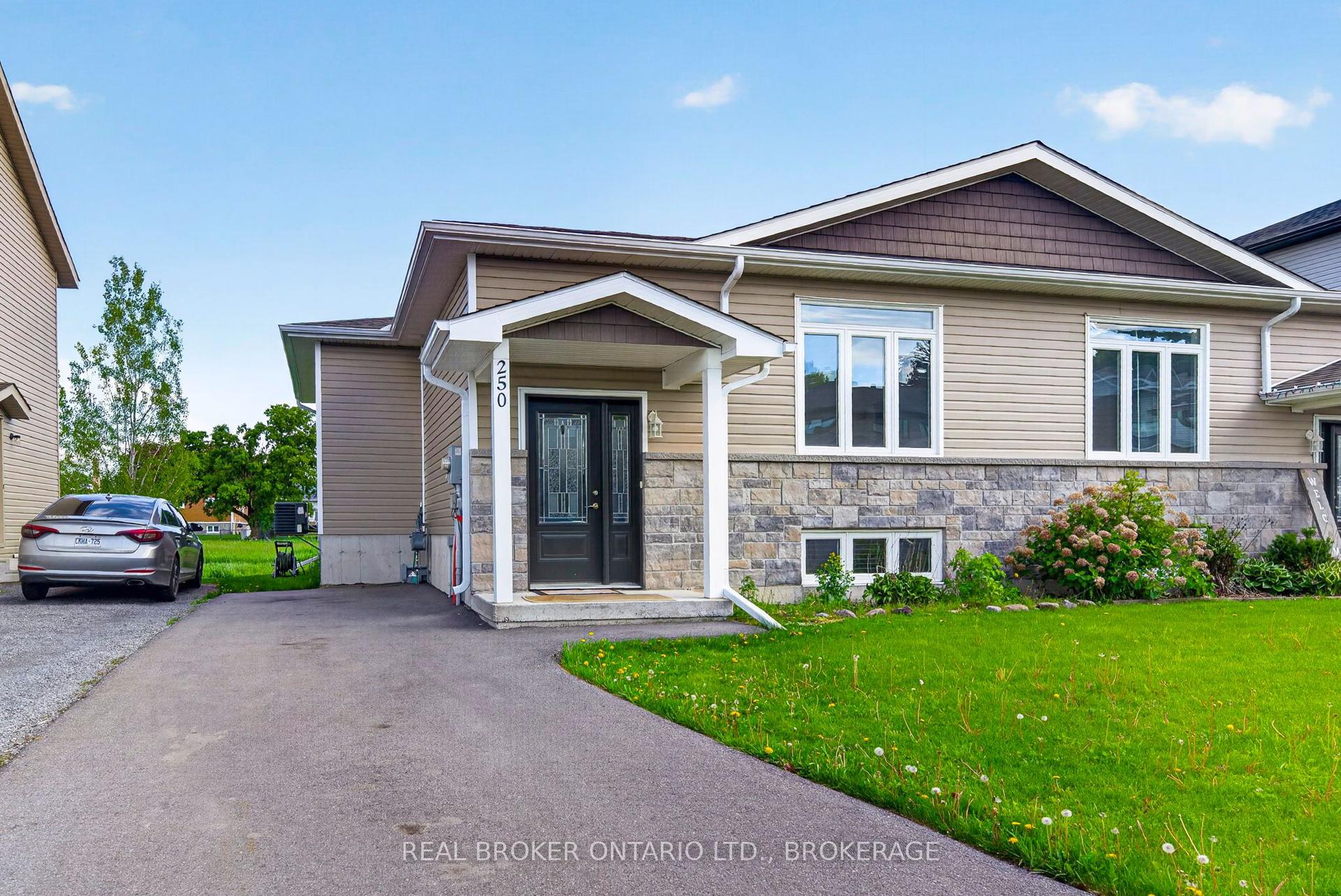 250 Lourdes Avenue — photo 1
