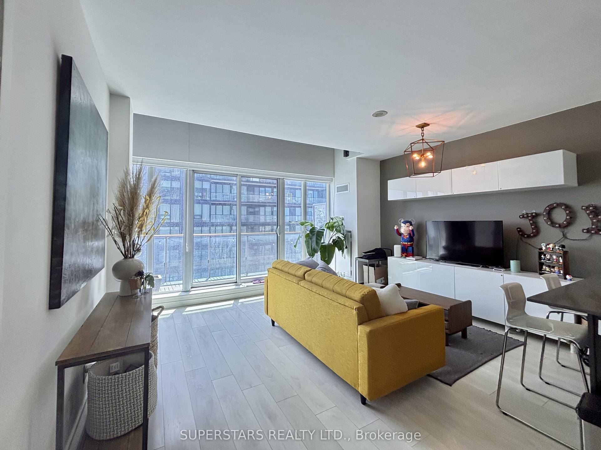 150 East Liberty Street 2410 #2410 — photo 1