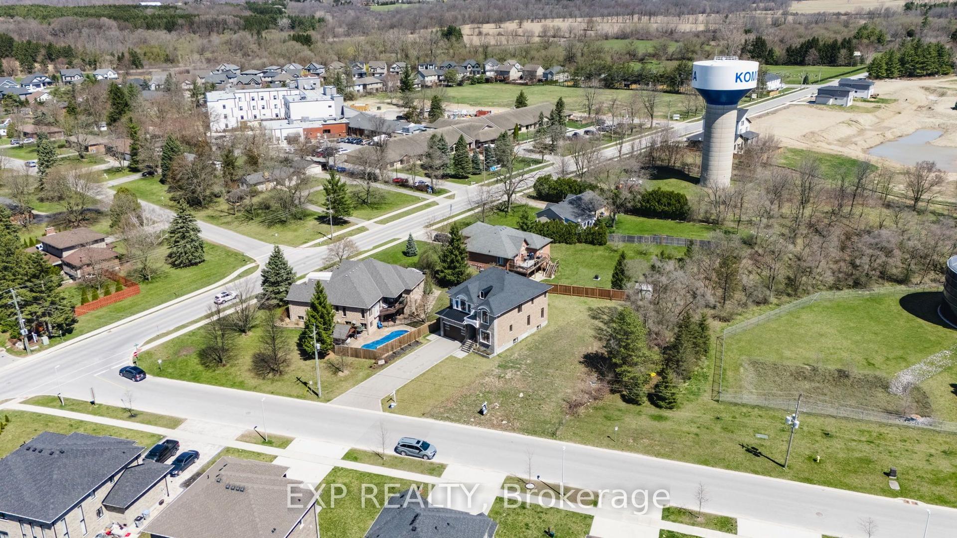 187 QUEEN Street — photo 1