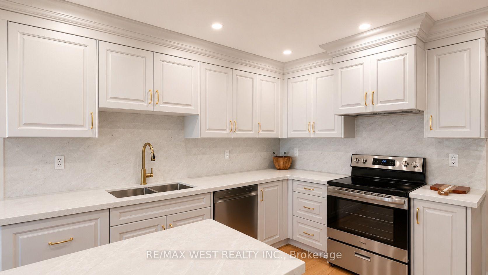 65 Foch Avenue, Toronto — Detached for sale, photo 1